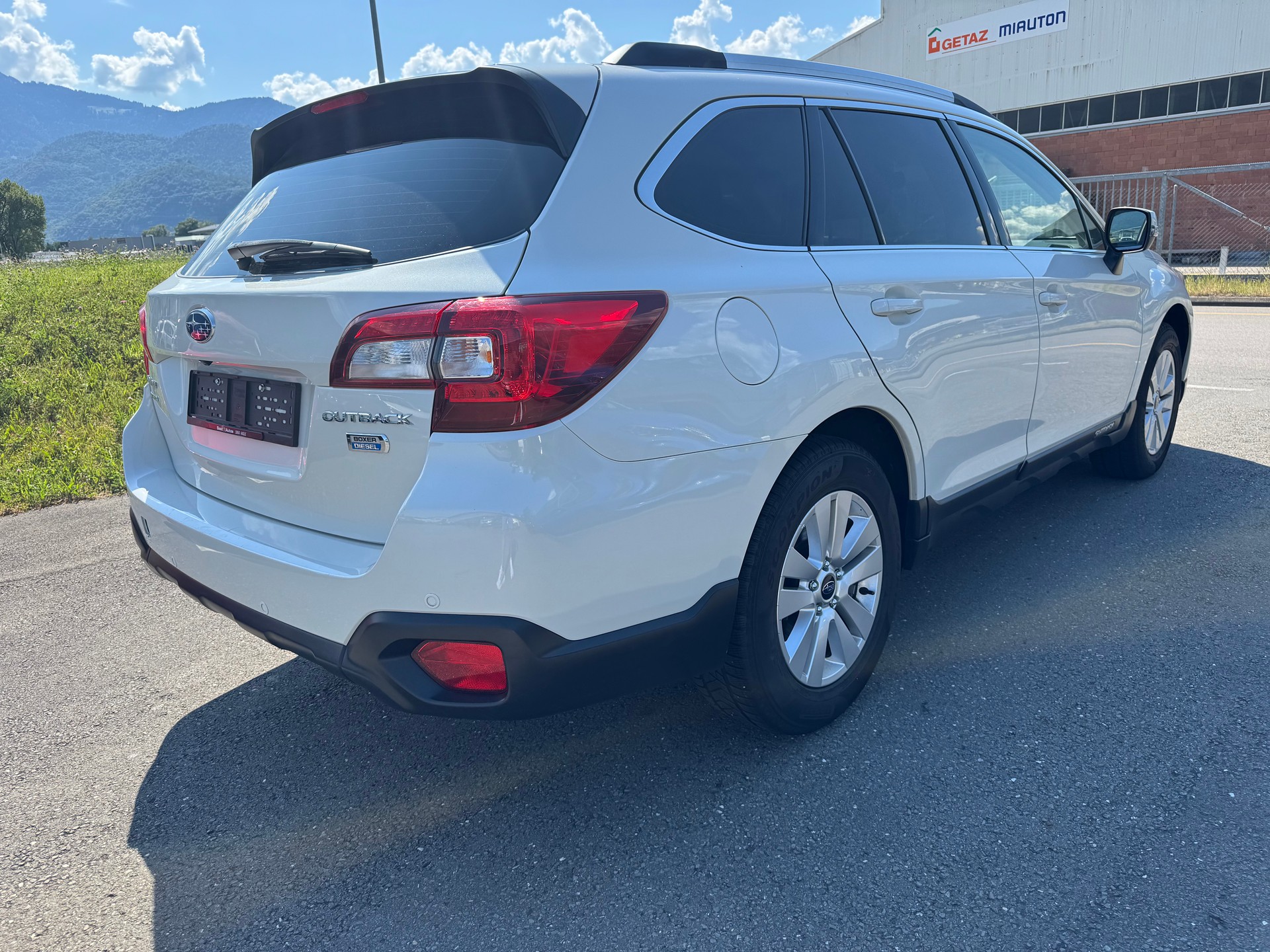 SUBARU Outback 2.0D Swiss AWD-image-3