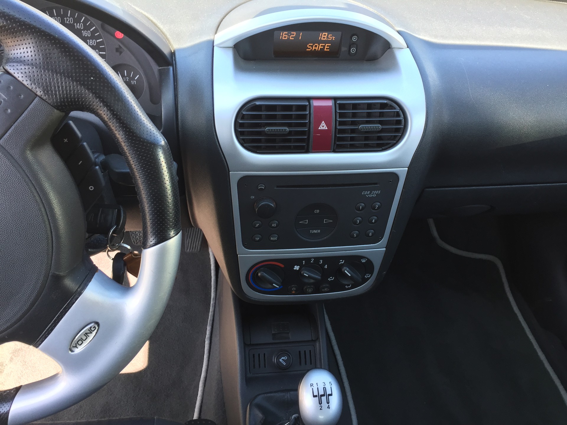 OPEL Corsa 1.2 16V Comfort-image-11
