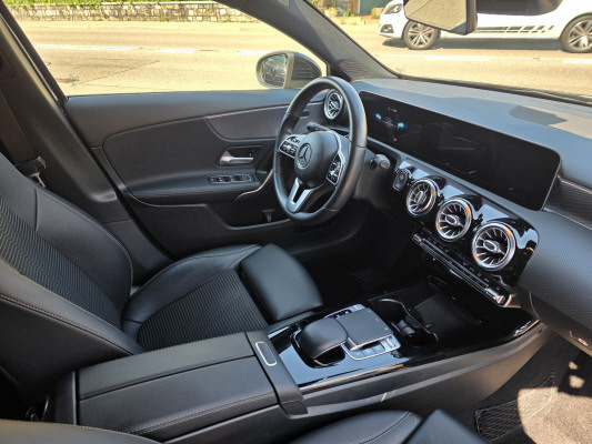 MERCEDES-BENZ A 180 d Edition-image-8