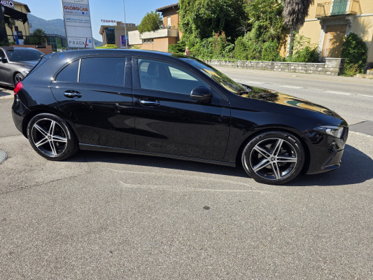 MERCEDES-BENZ A 180 d Edition-image-4