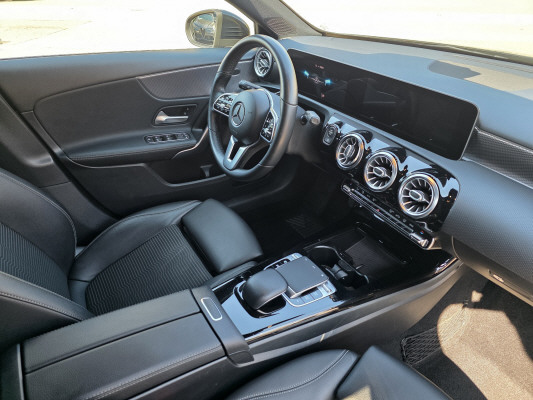 MERCEDES-BENZ A 180 d Edition-image-11