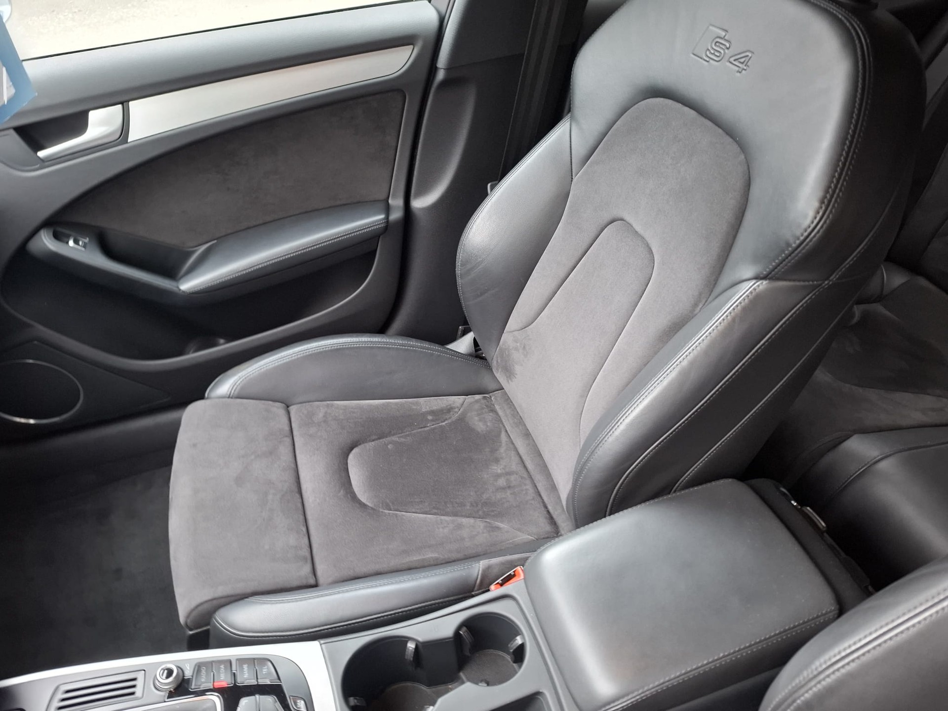 AUDI S4 Avant 3.0 TFSI quattro S-tronic-image-8