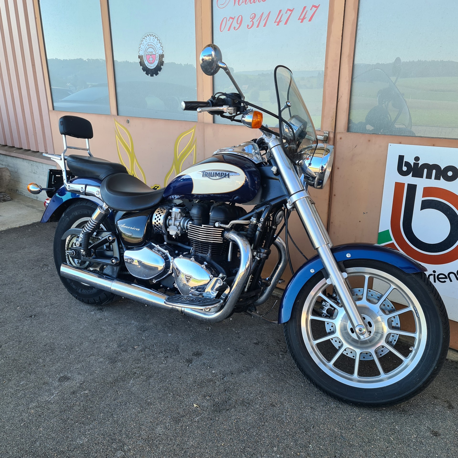 TRIUMPH America 900 i