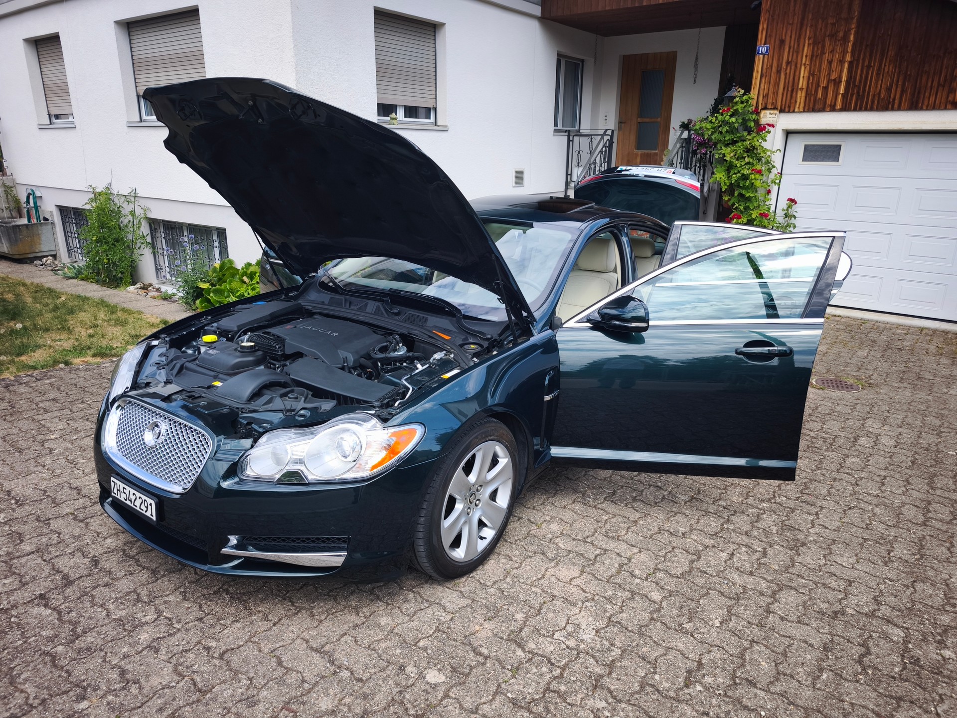 JAGUAR XF 3.0d S V6 (Biturbo)-image-9