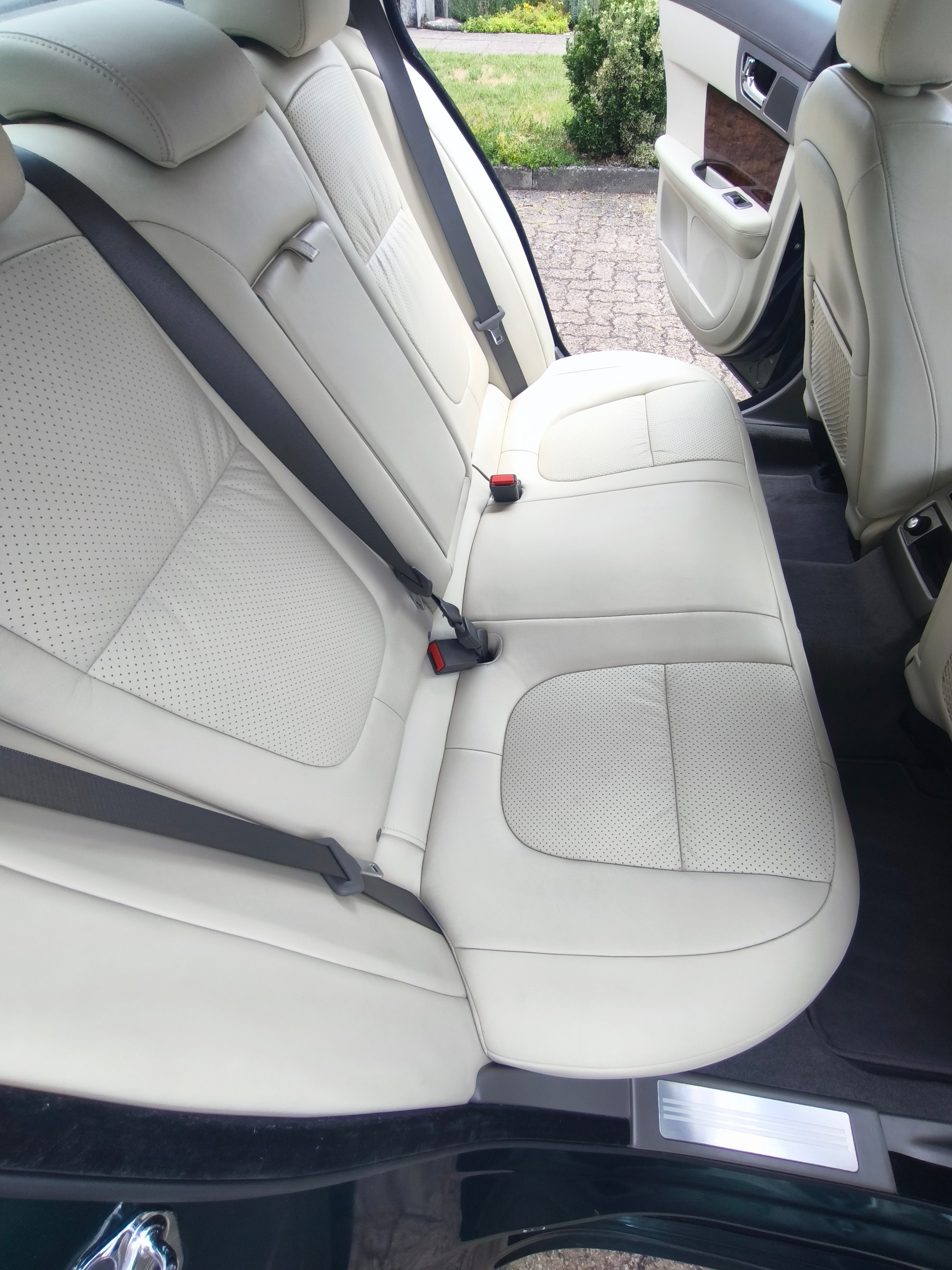 JAGUAR XF 3.0d S V6 (Biturbo)-image-6