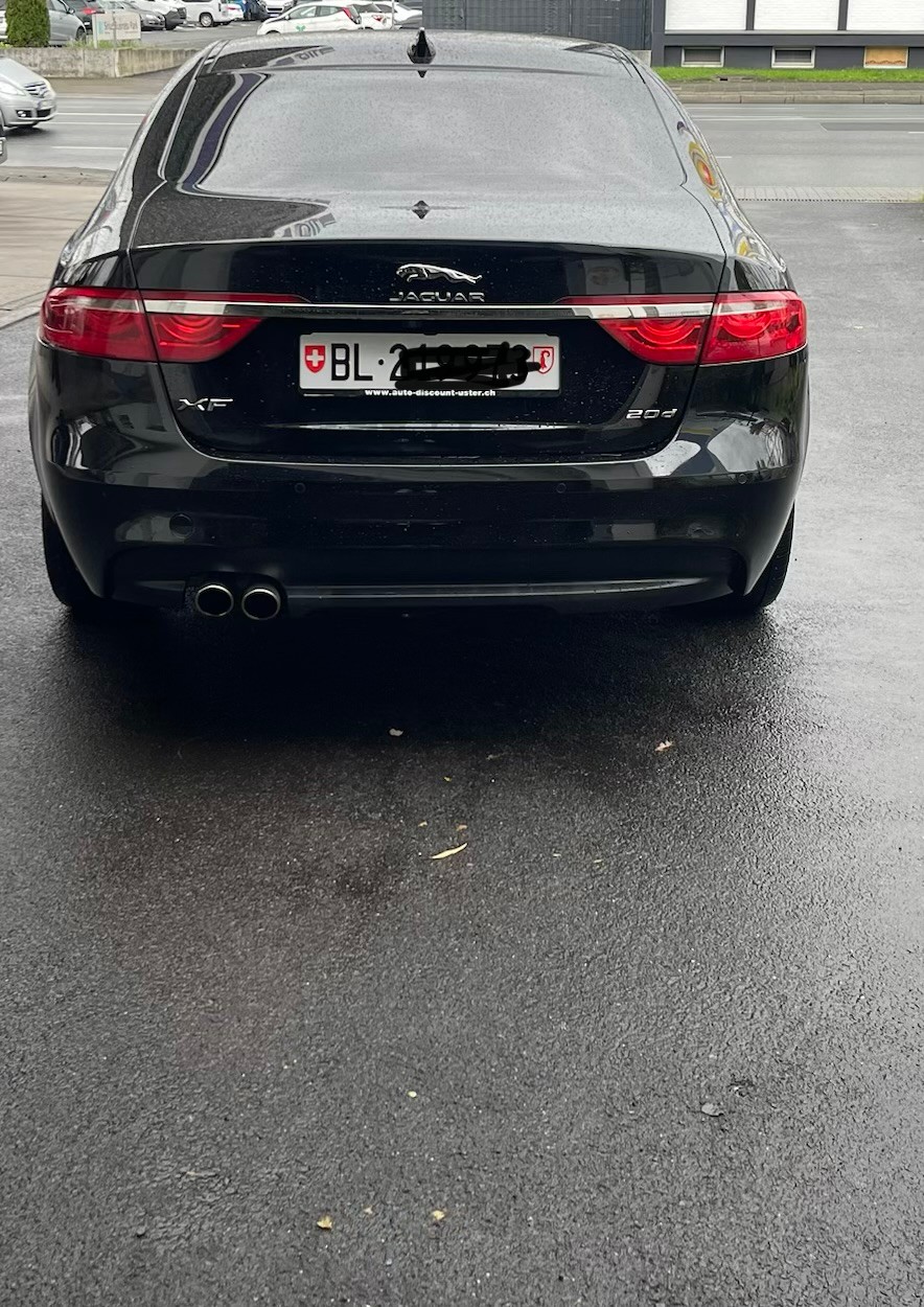 JAGUAR XF 20d Pure Automatic-image-11