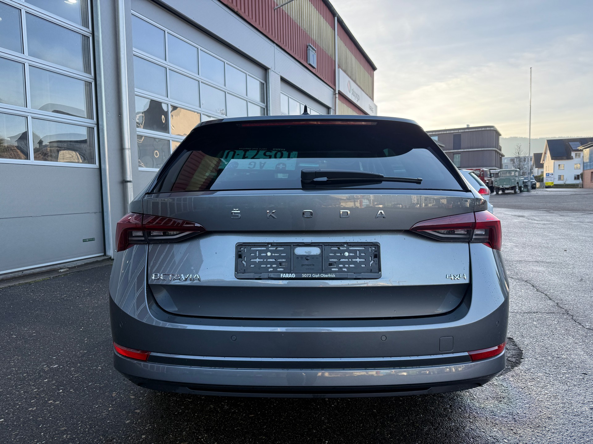 SKODA Octavia Combi 2.0 TDI DSG Ambition 4x4-image-5