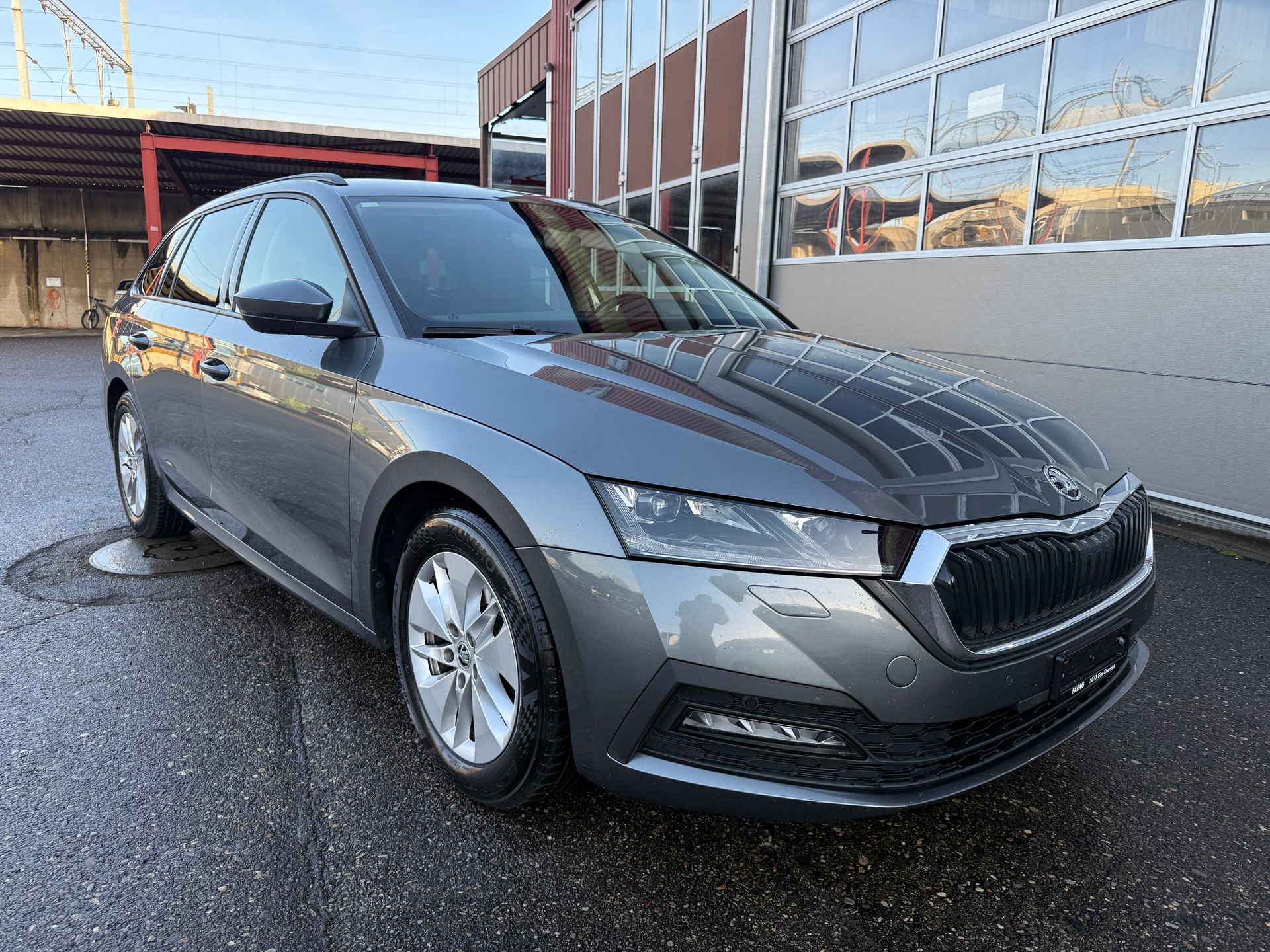 SKODA Octavia Combi 2.0 TDI DSG Ambition 4x4-image-0