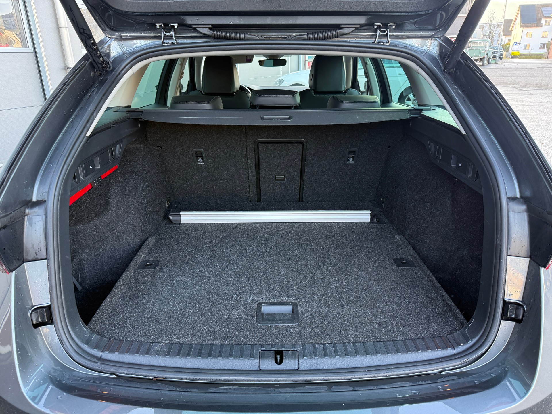 SKODA Octavia Combi 2.0 TDI DSG Ambition 4x4-image-10