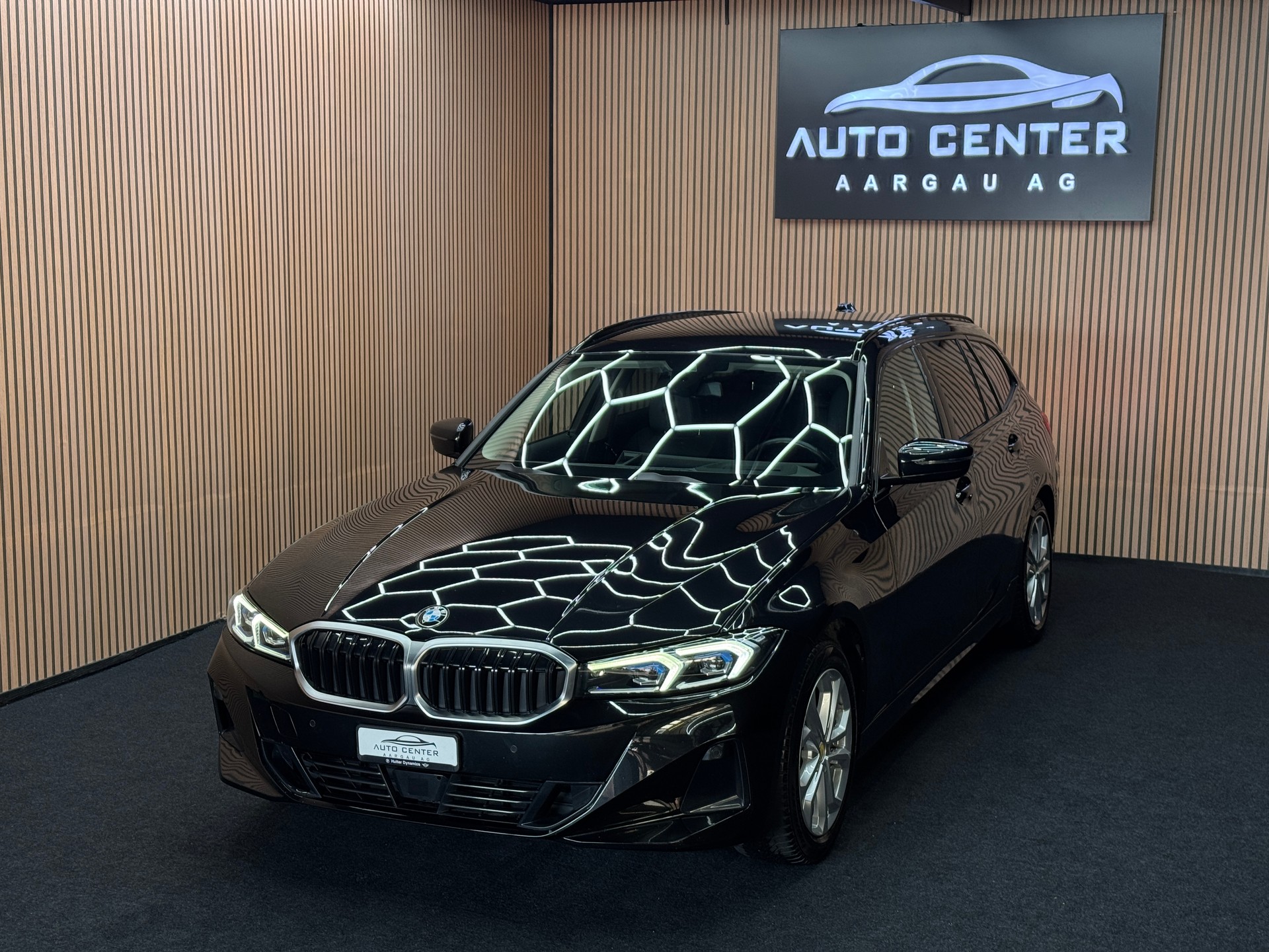 BMW 318d Touring | 1 Jahr Garantie | Facelift | *ab CHF 215.-/ Monat*-image-2
