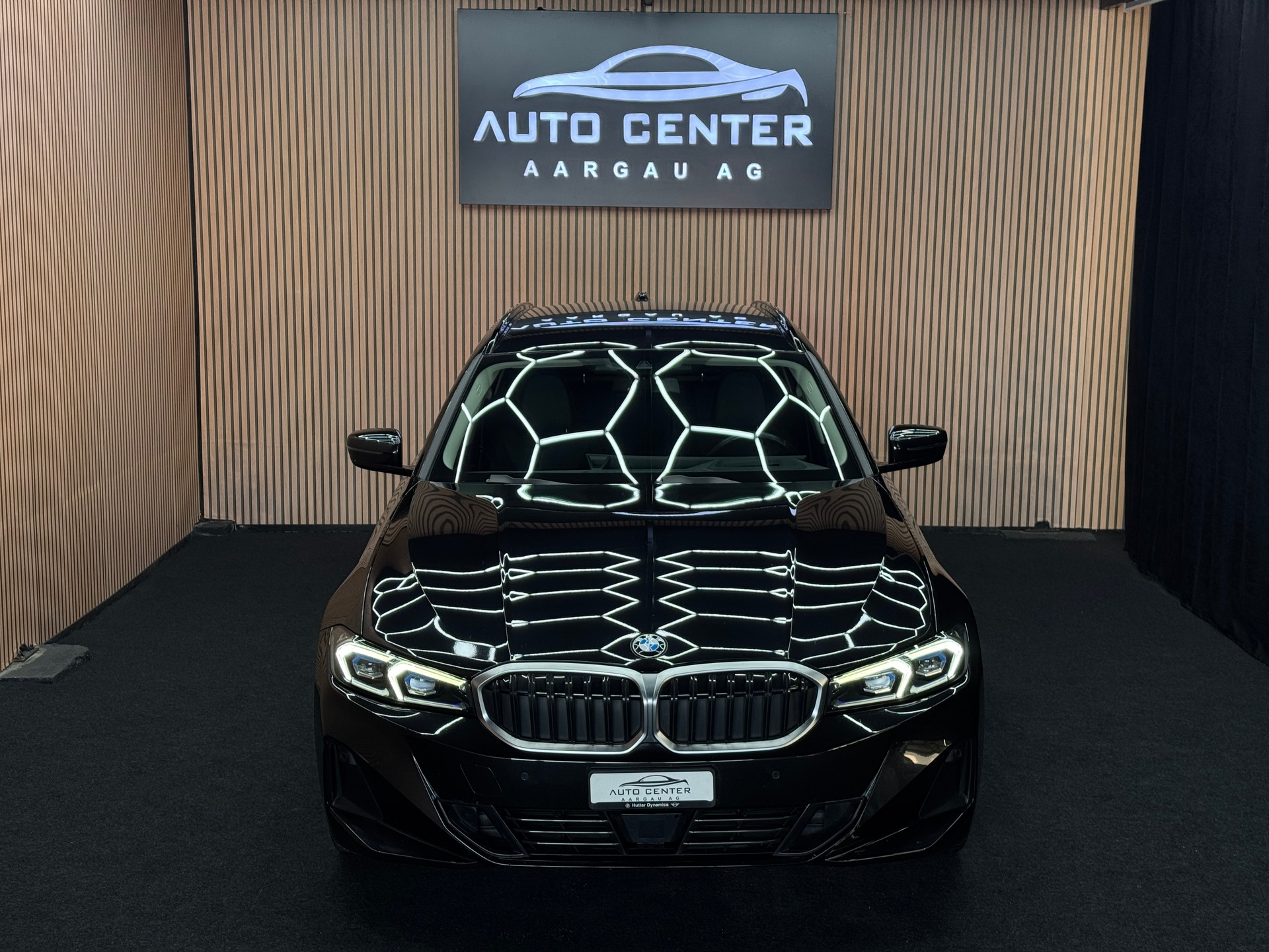 BMW 318d Touring | 1 Jahr Garantie | Facelift | *ab CHF 215.-/ Monat*-image-1