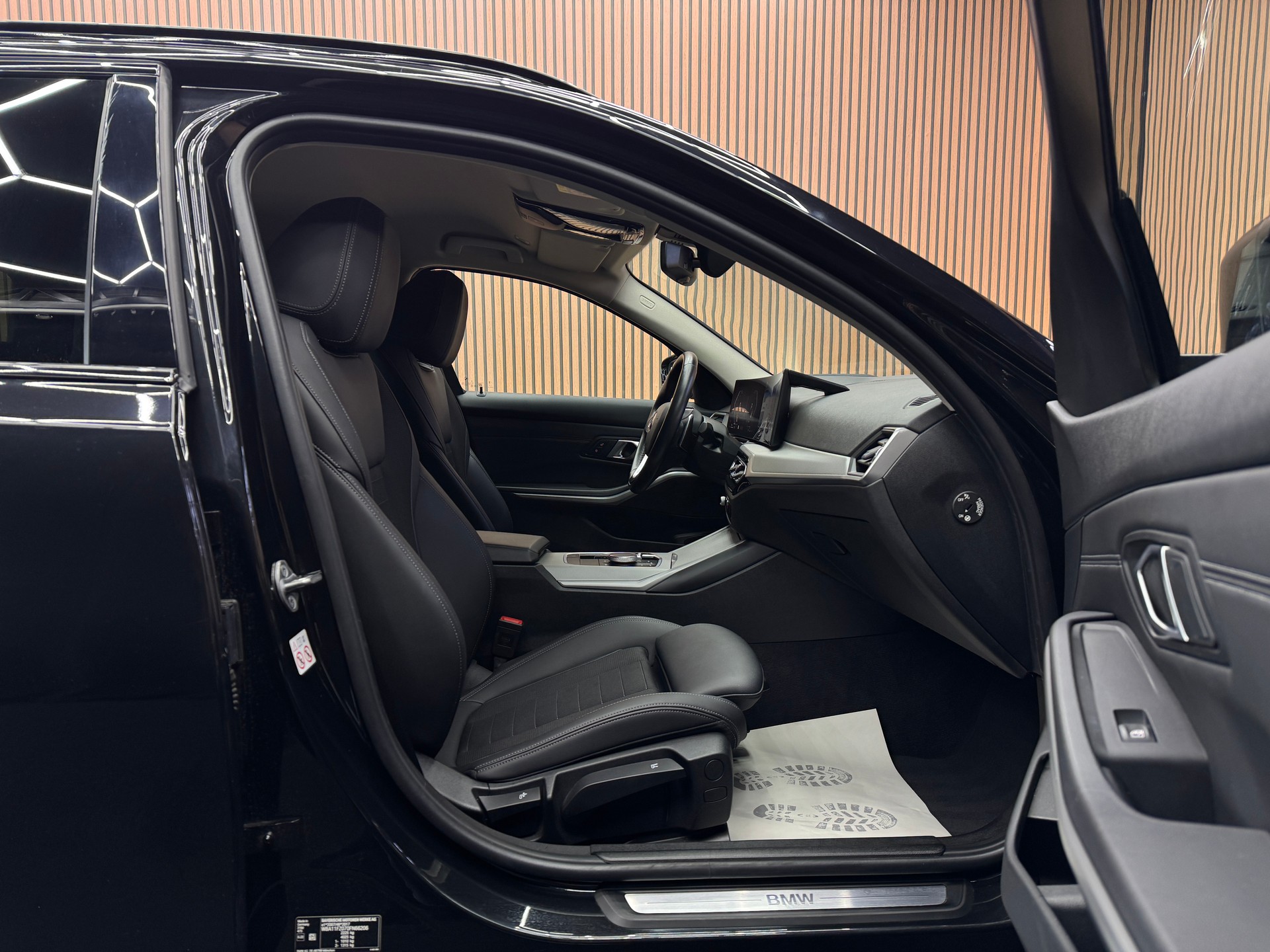 BMW 318d Touring | 1 Jahr Garantie | Facelift | *ab CHF 215.-/ Monat*-image-11