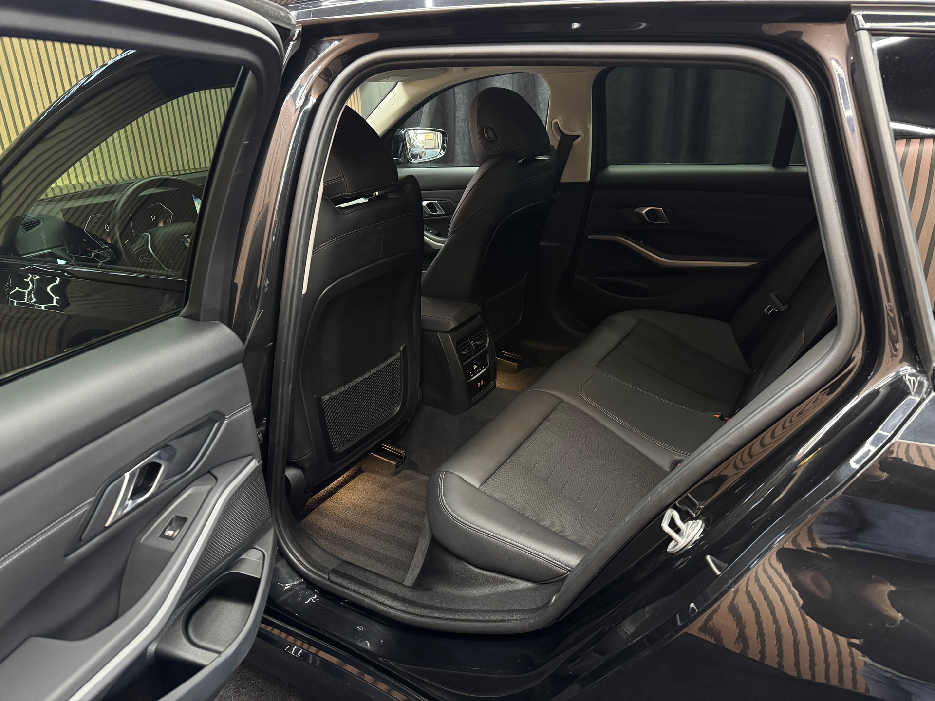 BMW 318d Touring | 1 Jahr Garantie | Facelift | *ab CHF 215.-/ Monat*-image-12