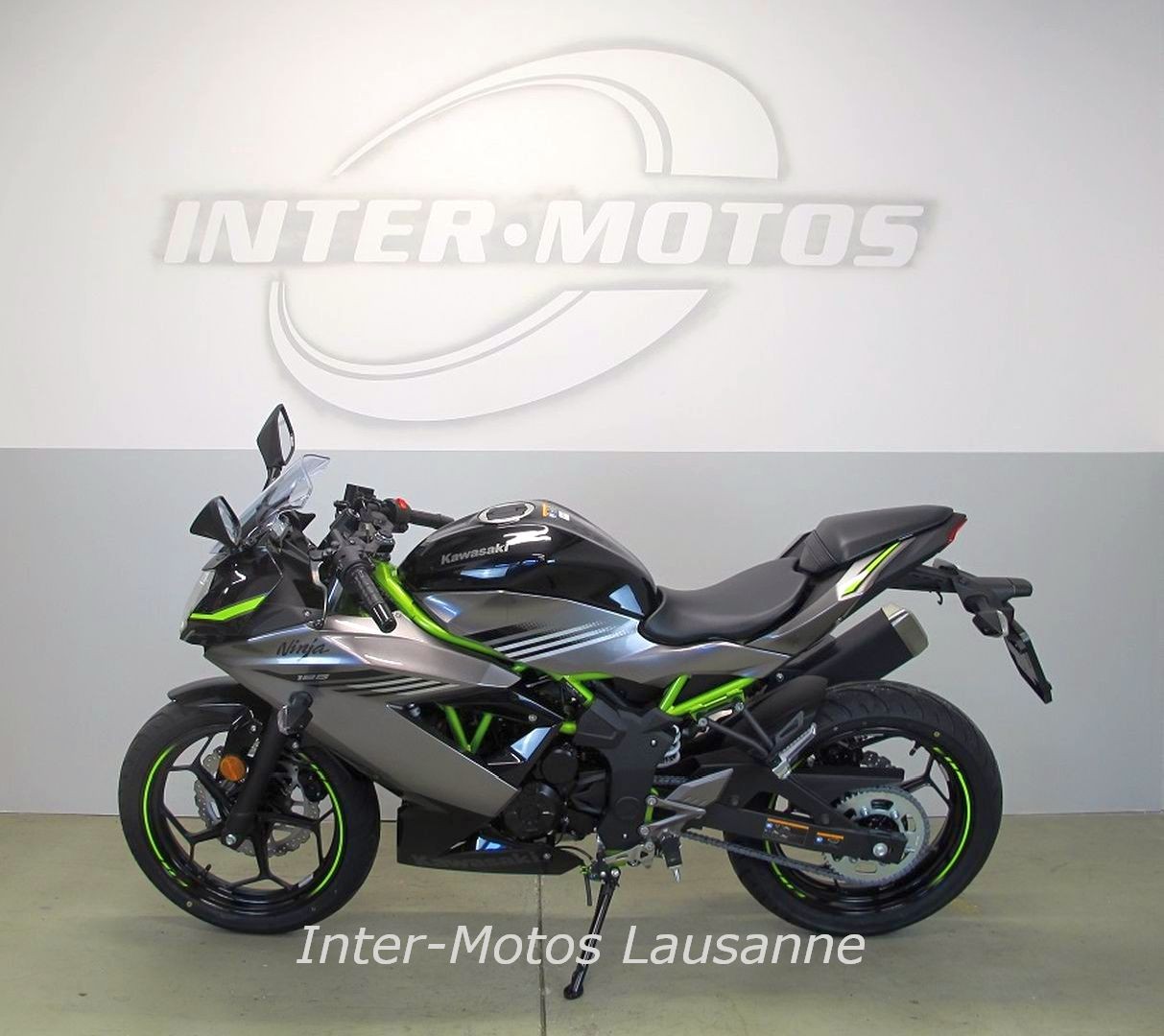 KAWASAKI NINJA 125 SE-showroom-element-3
