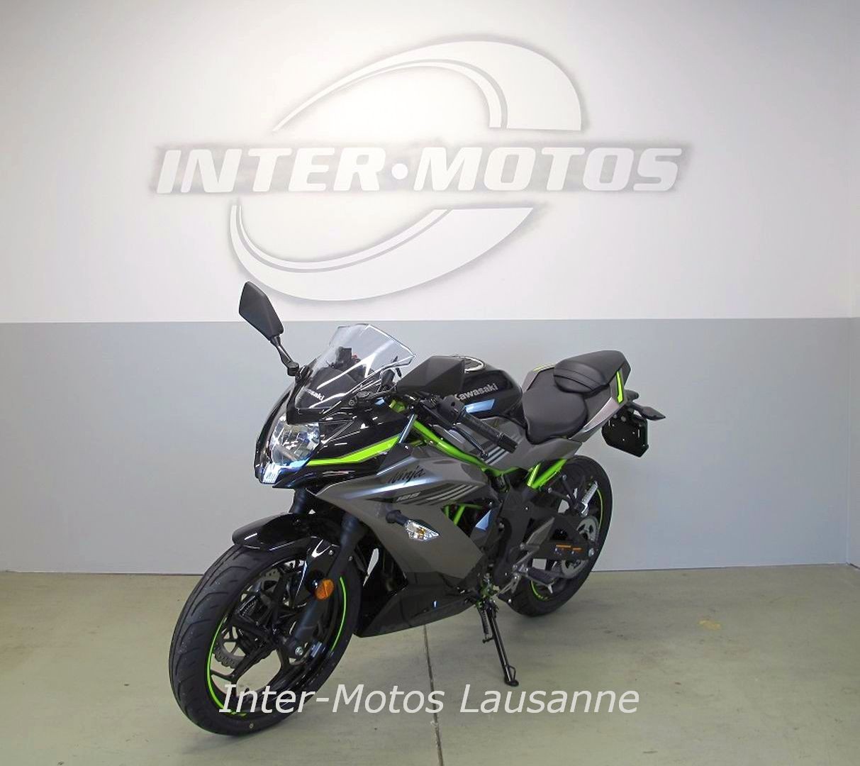 KAWASAKI NINJA 125 SE-showroom-element-2