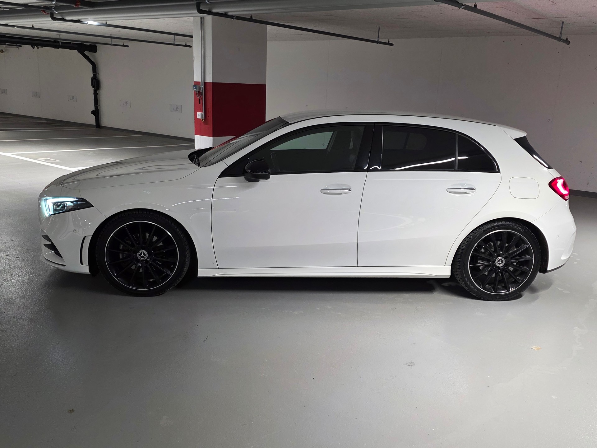 MERCEDES-BENZ A 200 AMG Line 7G-DCT-image-7