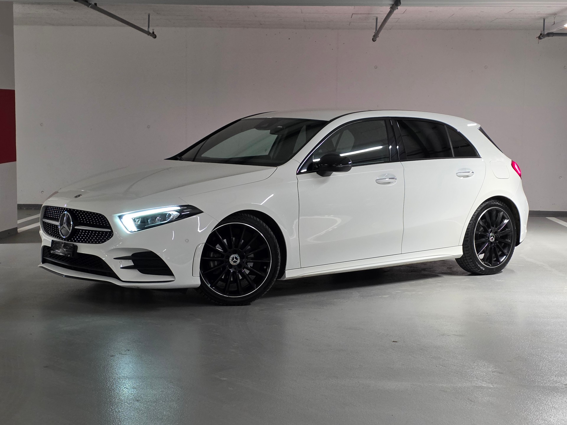 MERCEDES-BENZ A 200 AMG Line 7G-DCT-showroom-element-1