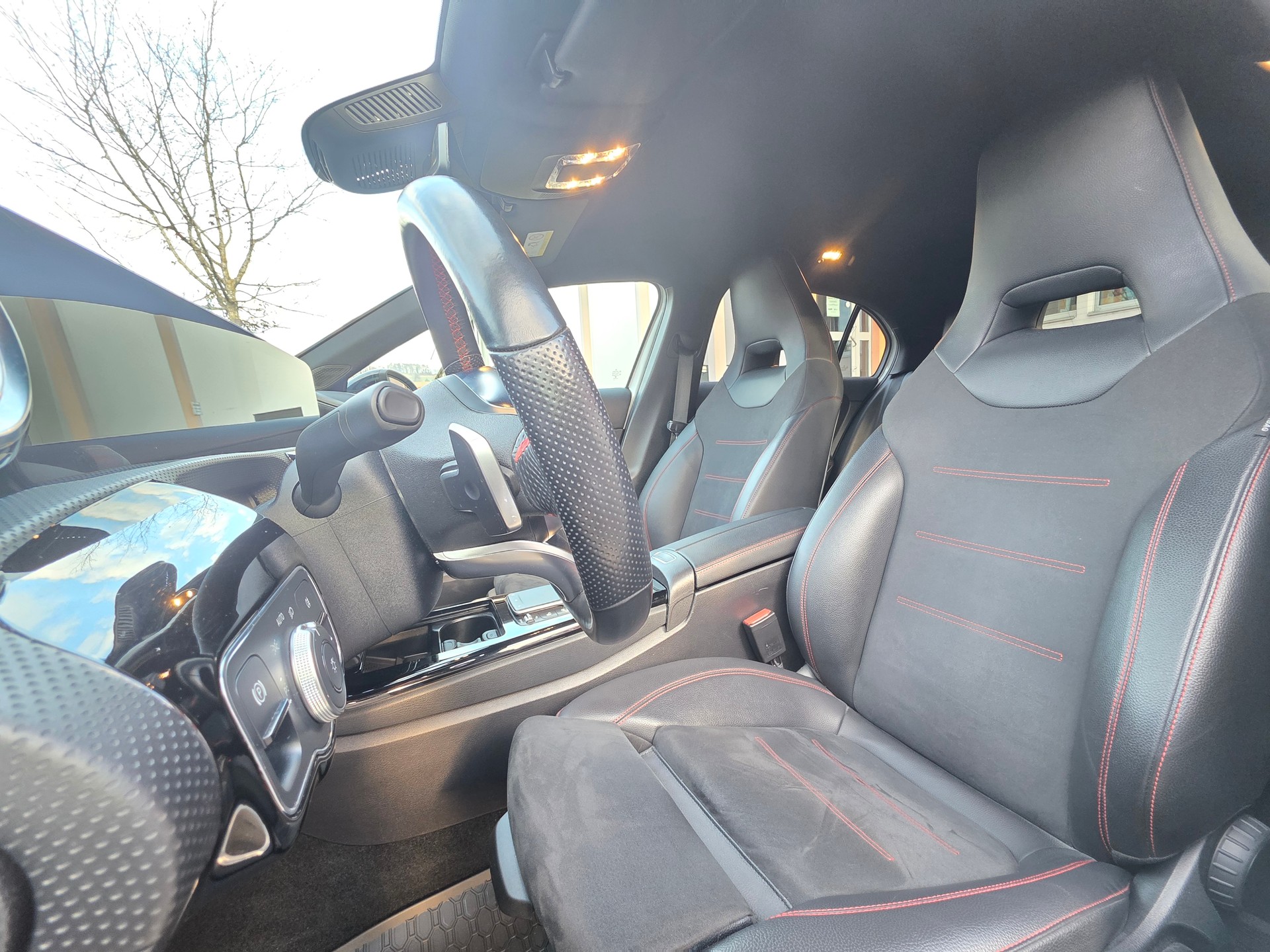 MERCEDES-BENZ A 200 AMG Line 7G-DCT-image-11