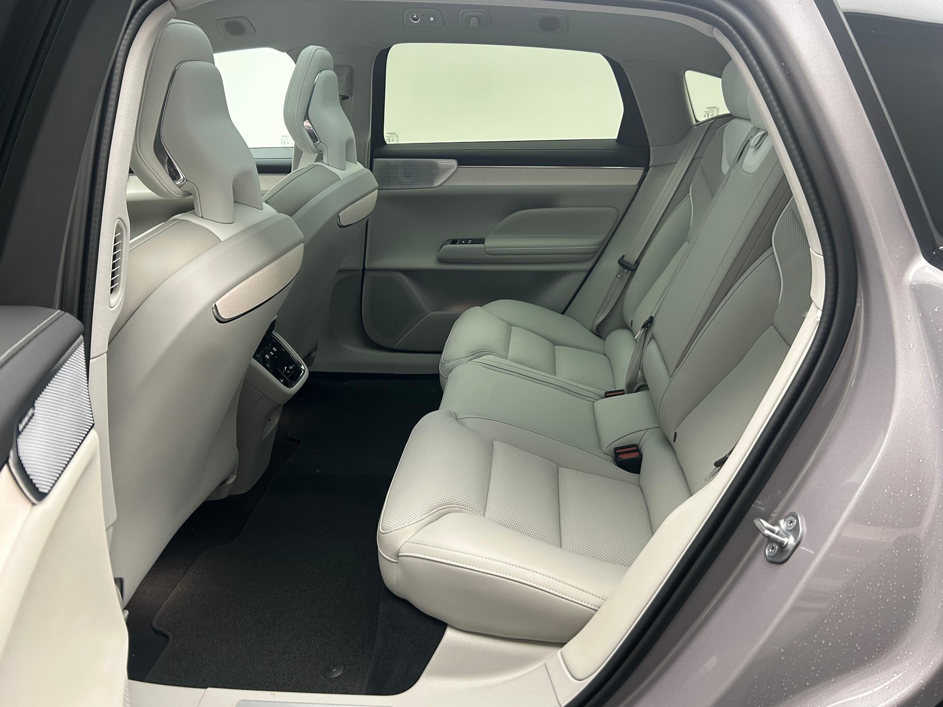 VOLVO ES90 Ultra-image-20