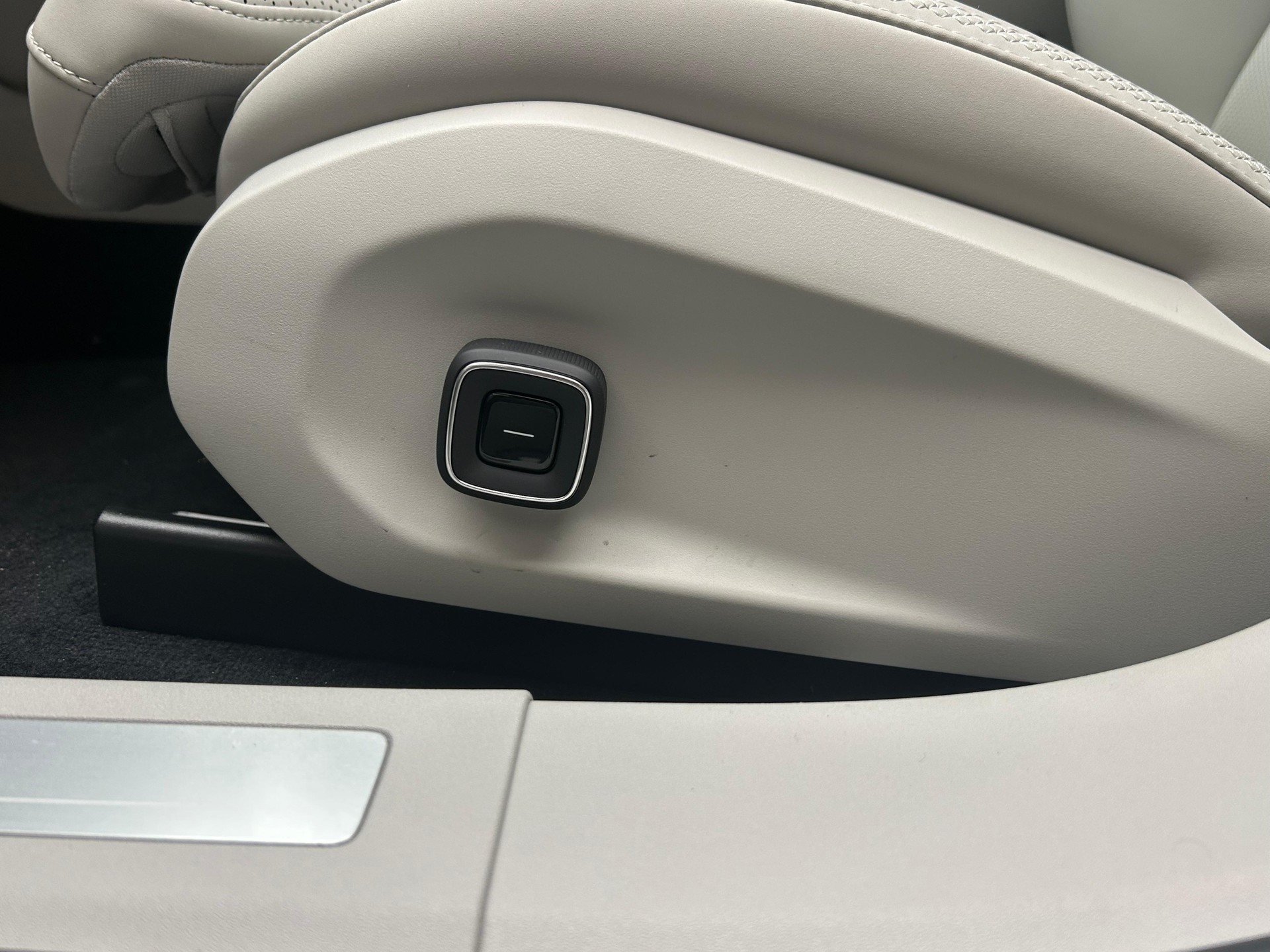 VOLVO ES90 Ultra-image-7