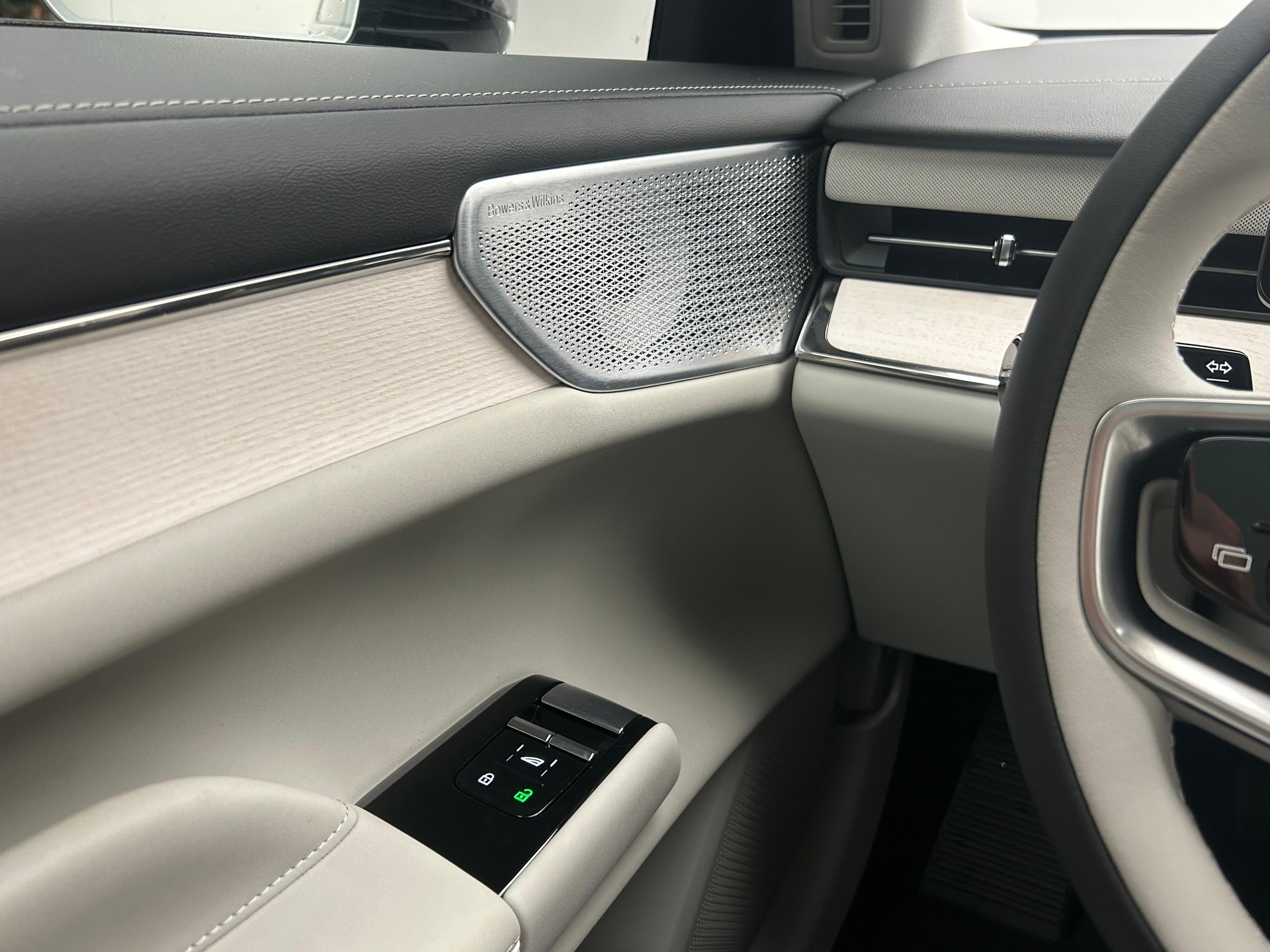 VOLVO ES90 Ultra-image-18