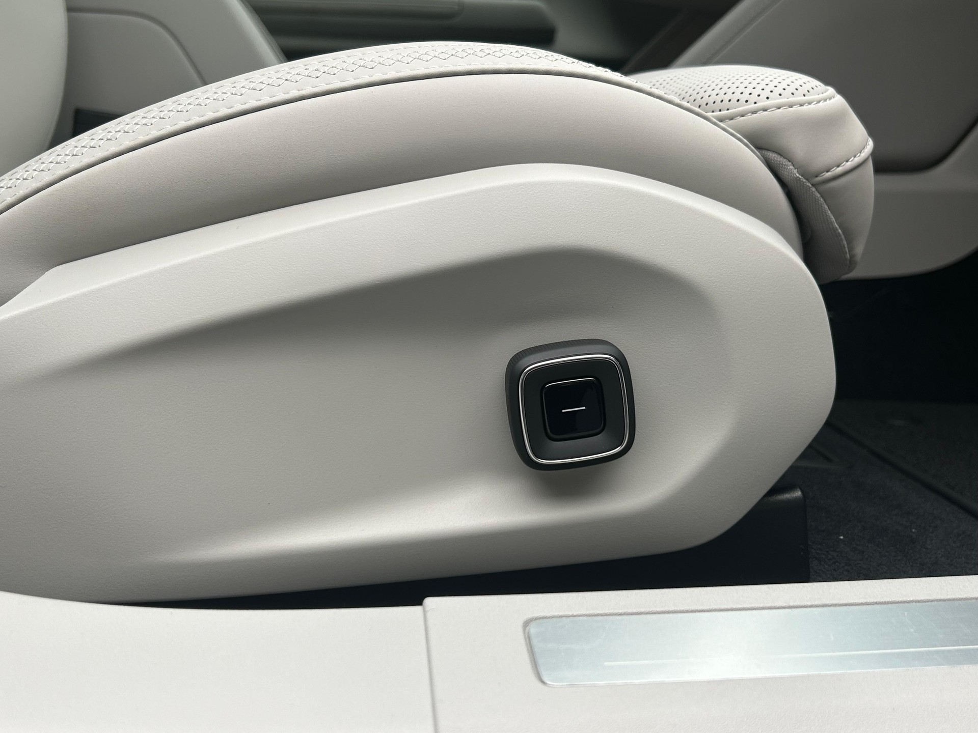 VOLVO ES90 Ultra-image-30