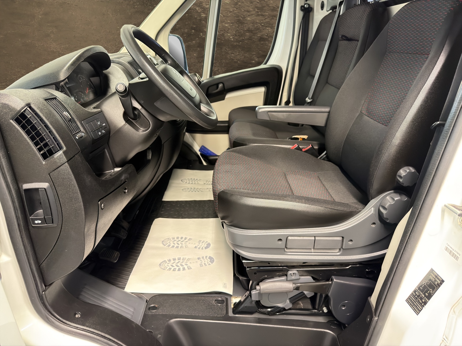 PEUGEOT PEUGEOT Boxer 2.0 HDI 335 Active L2H2 *3-Sitzer*-image-8
