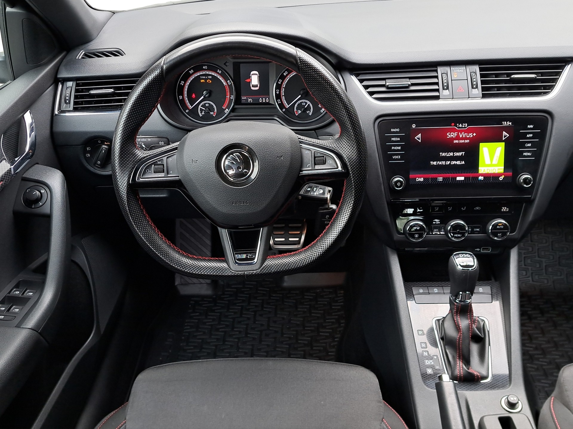 SKODA Octavia Combi 2.0 TSI RS DSG-image-9