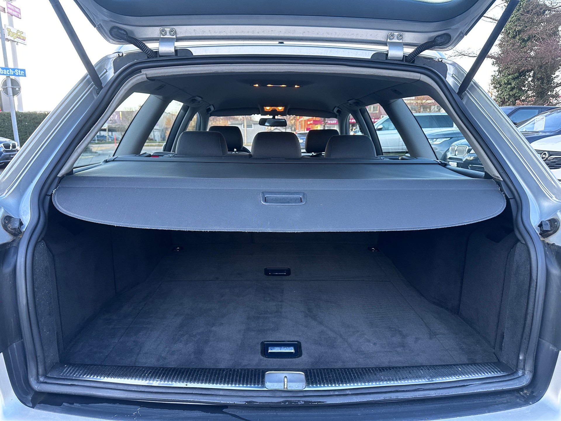 AUDI A6 Avant 2.4-image-10