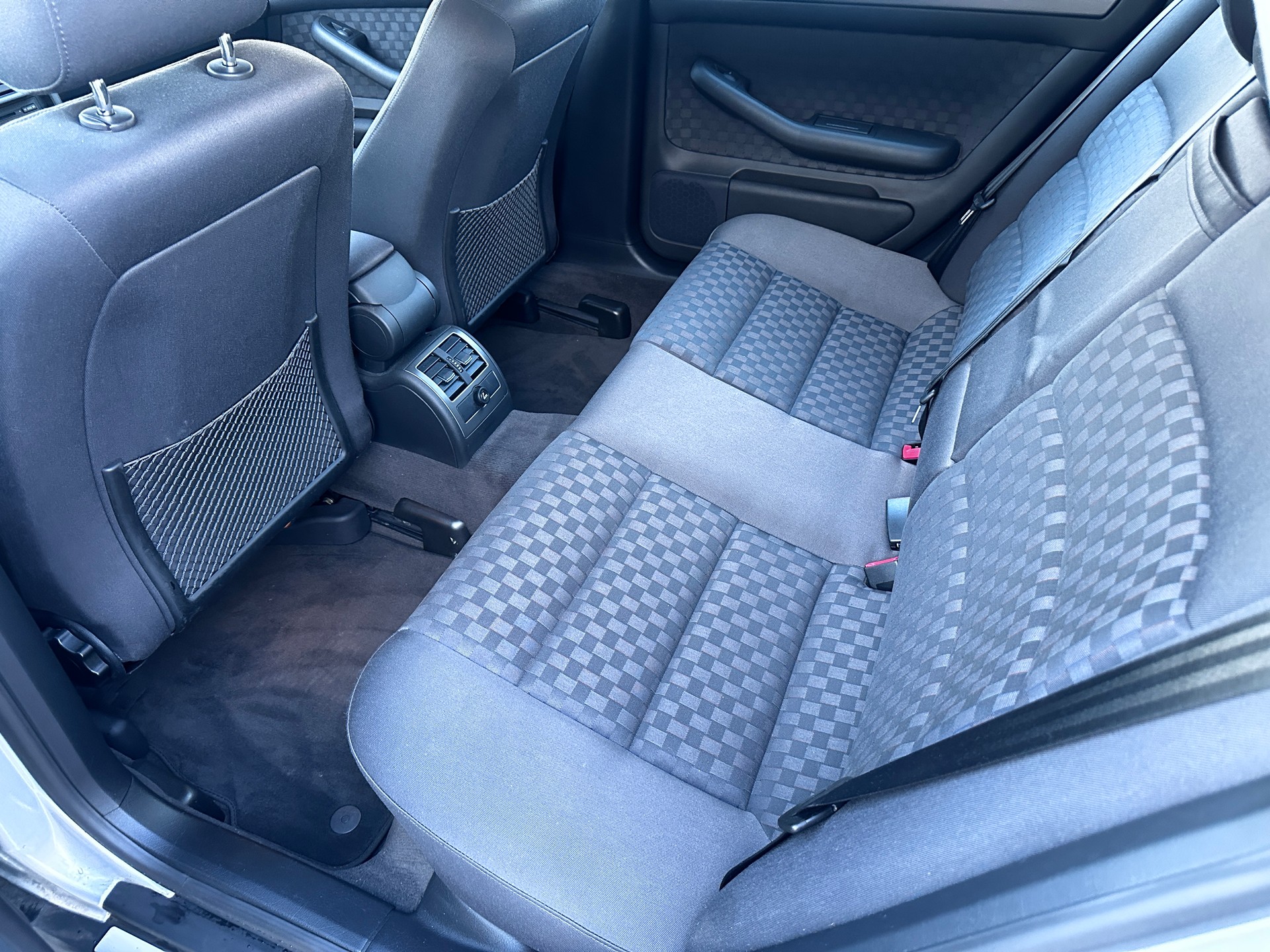 AUDI A6 Avant 2.4-image-8