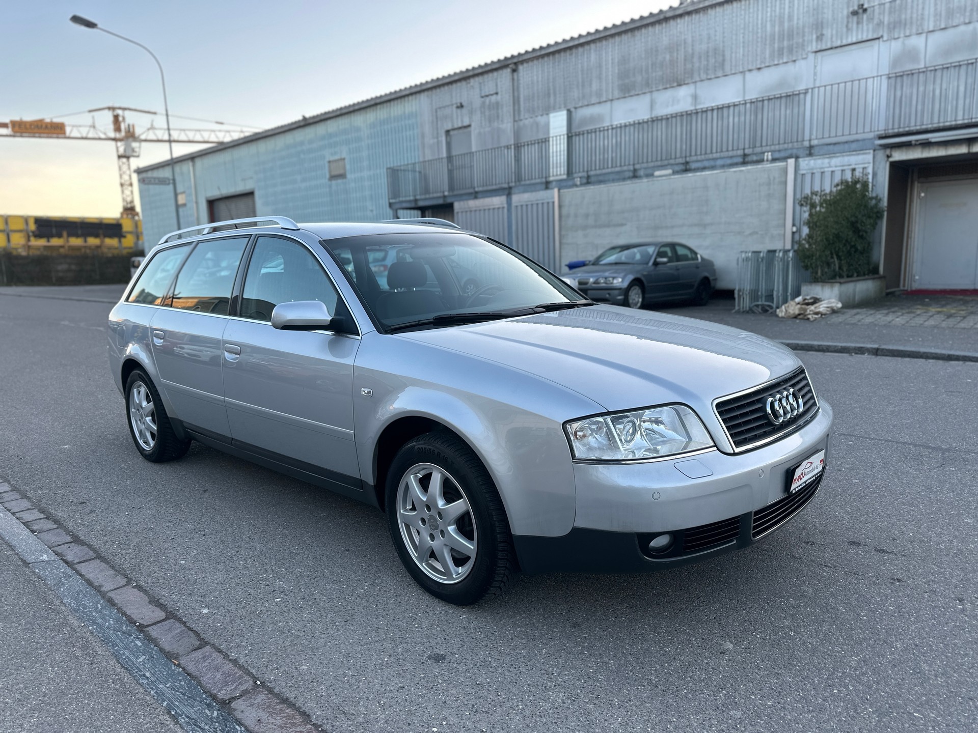 AUDI A6 Avant 2.4-showroom-element-3