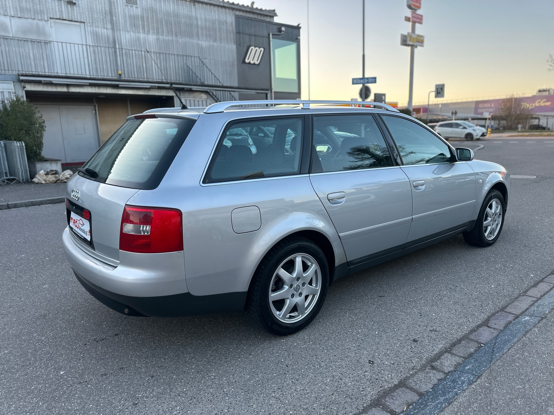 AUDI A6 Avant 2.4-image-4