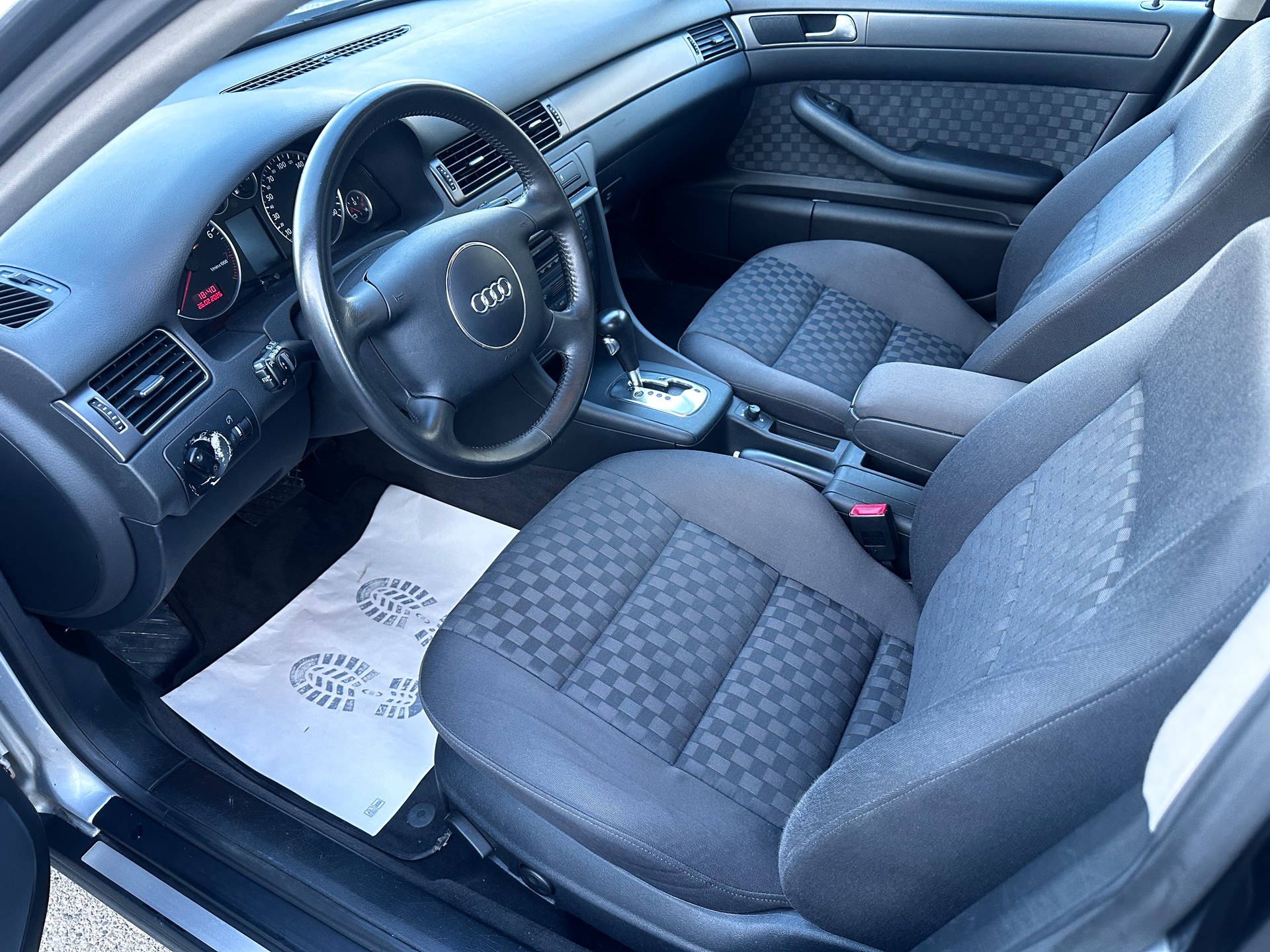 AUDI A6 Avant 2.4-image-7