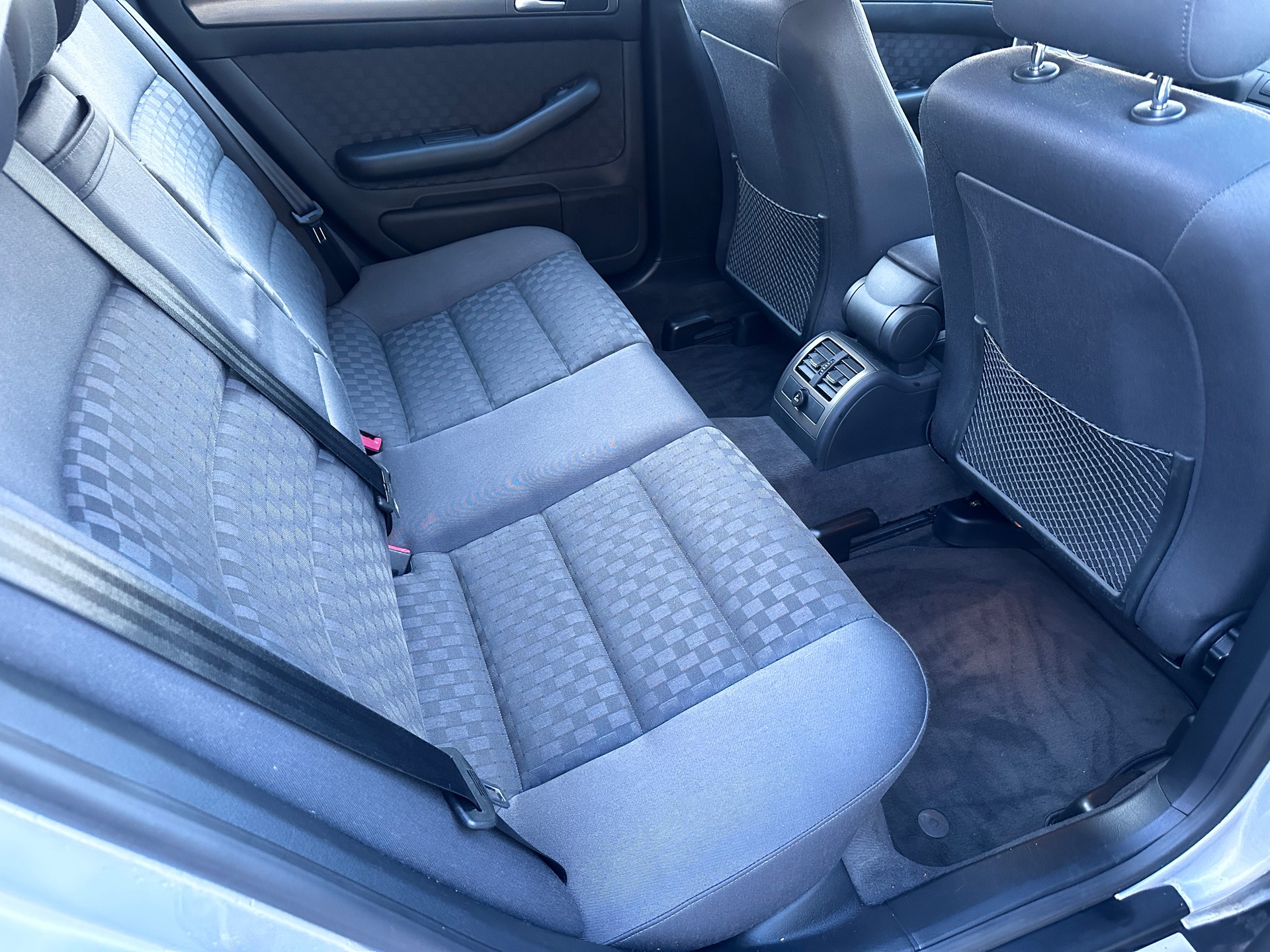 AUDI A6 Avant 2.4-image-11