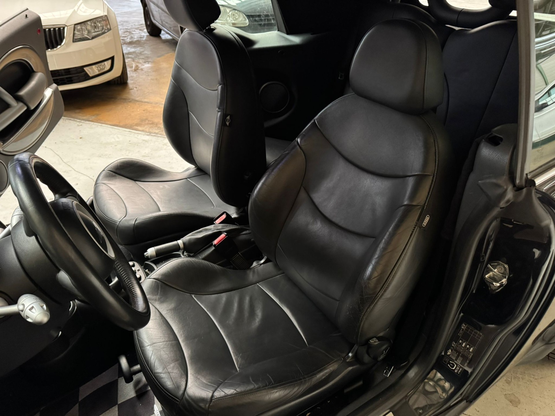 MINI Cooper Cabriolet **Motor läuft auf drei Zylinder***-image-8