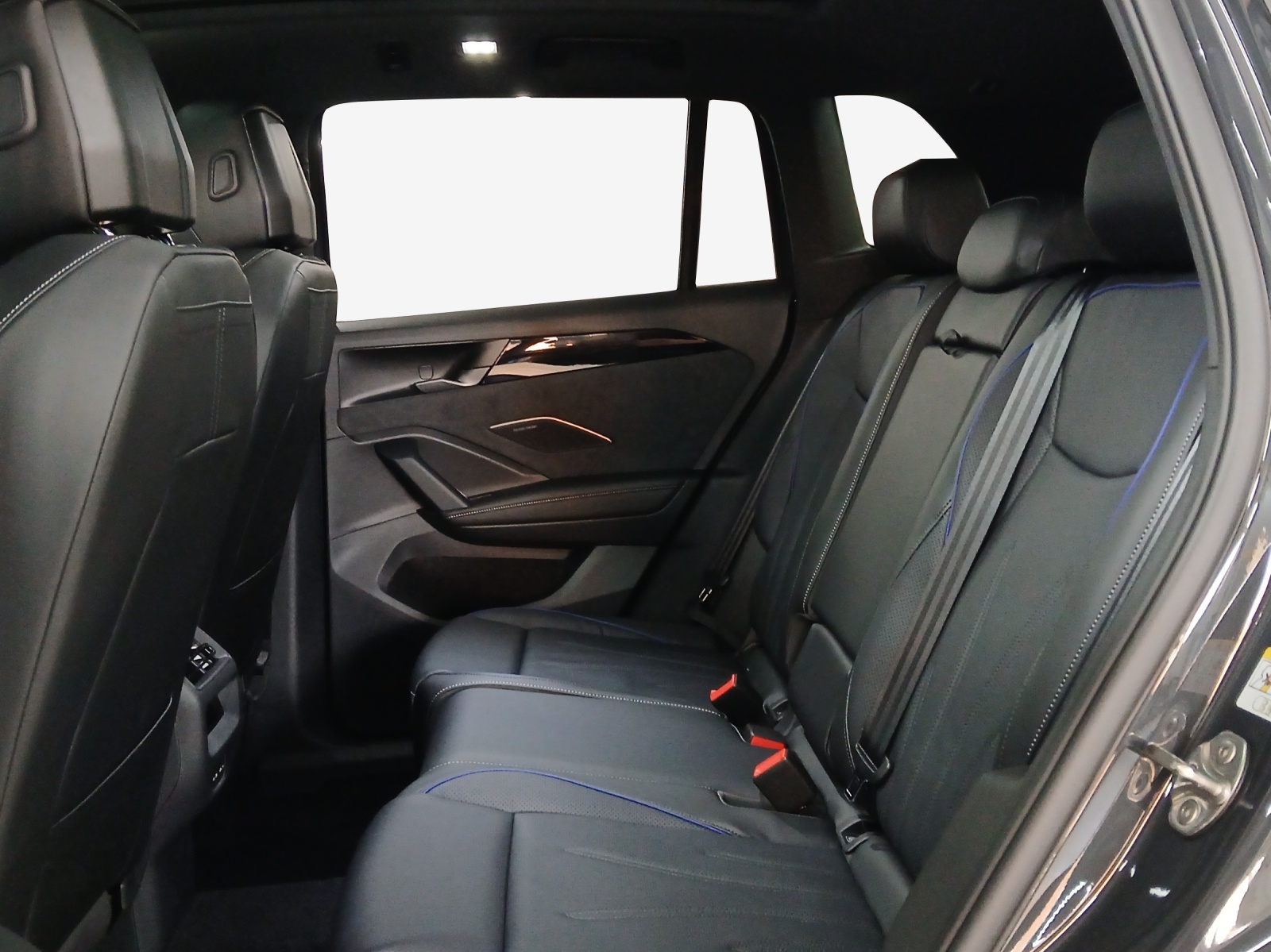 VW Tiguan 2.0 TSI DSG R-Line 4Motion-image-11