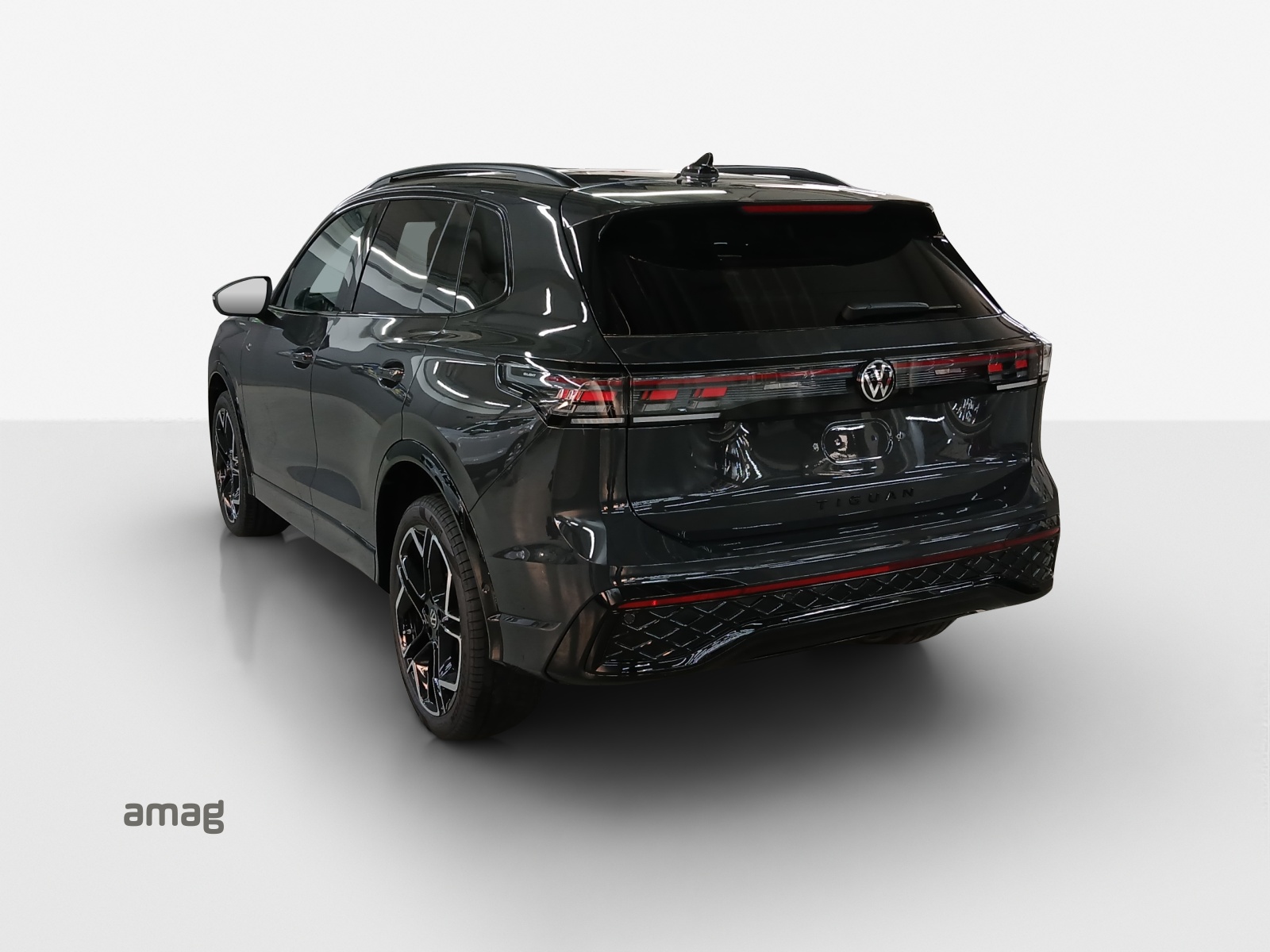 VW Tiguan 2.0 TSI DSG R-Line 4Motion-image-2