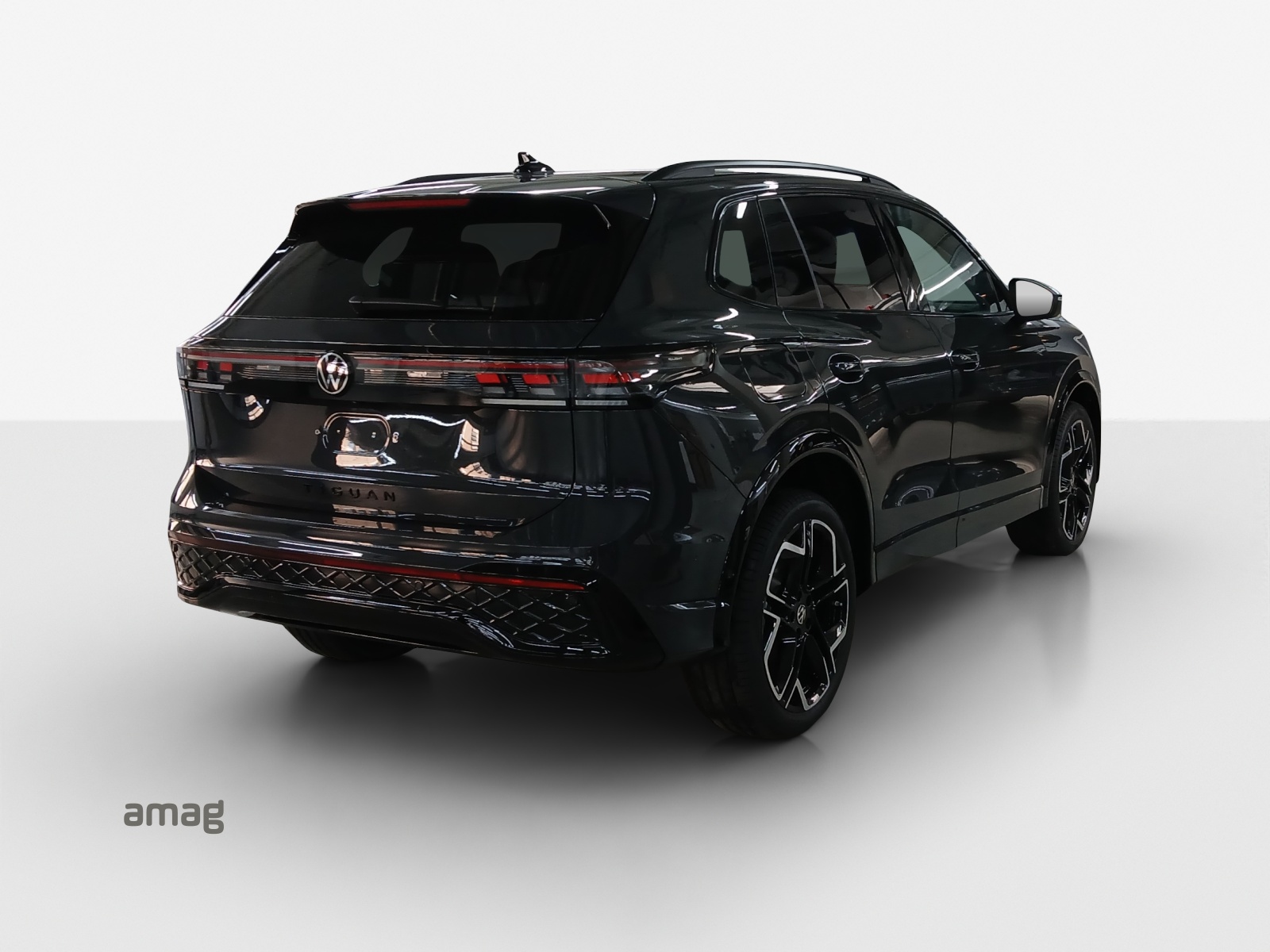 VW Tiguan 2.0 TSI DSG R-Line 4Motion-image-4
