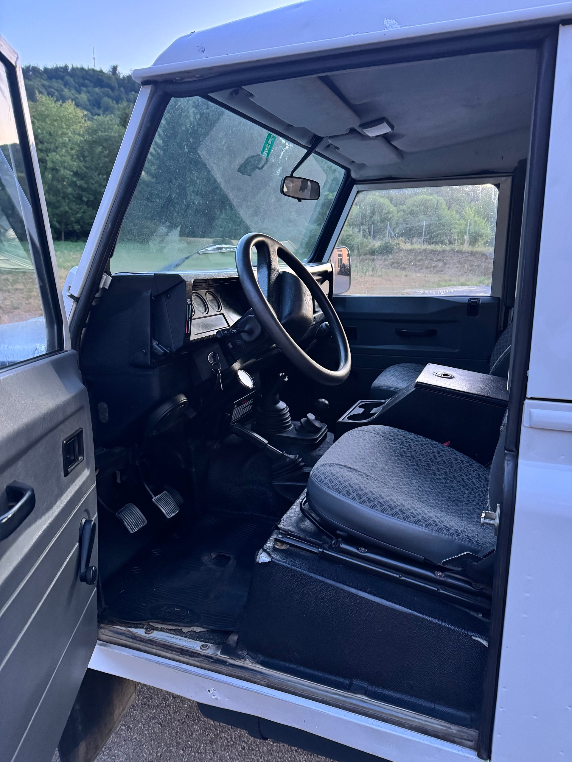 LAND ROVER Defender 90 SW 2.5 Td5-image-8