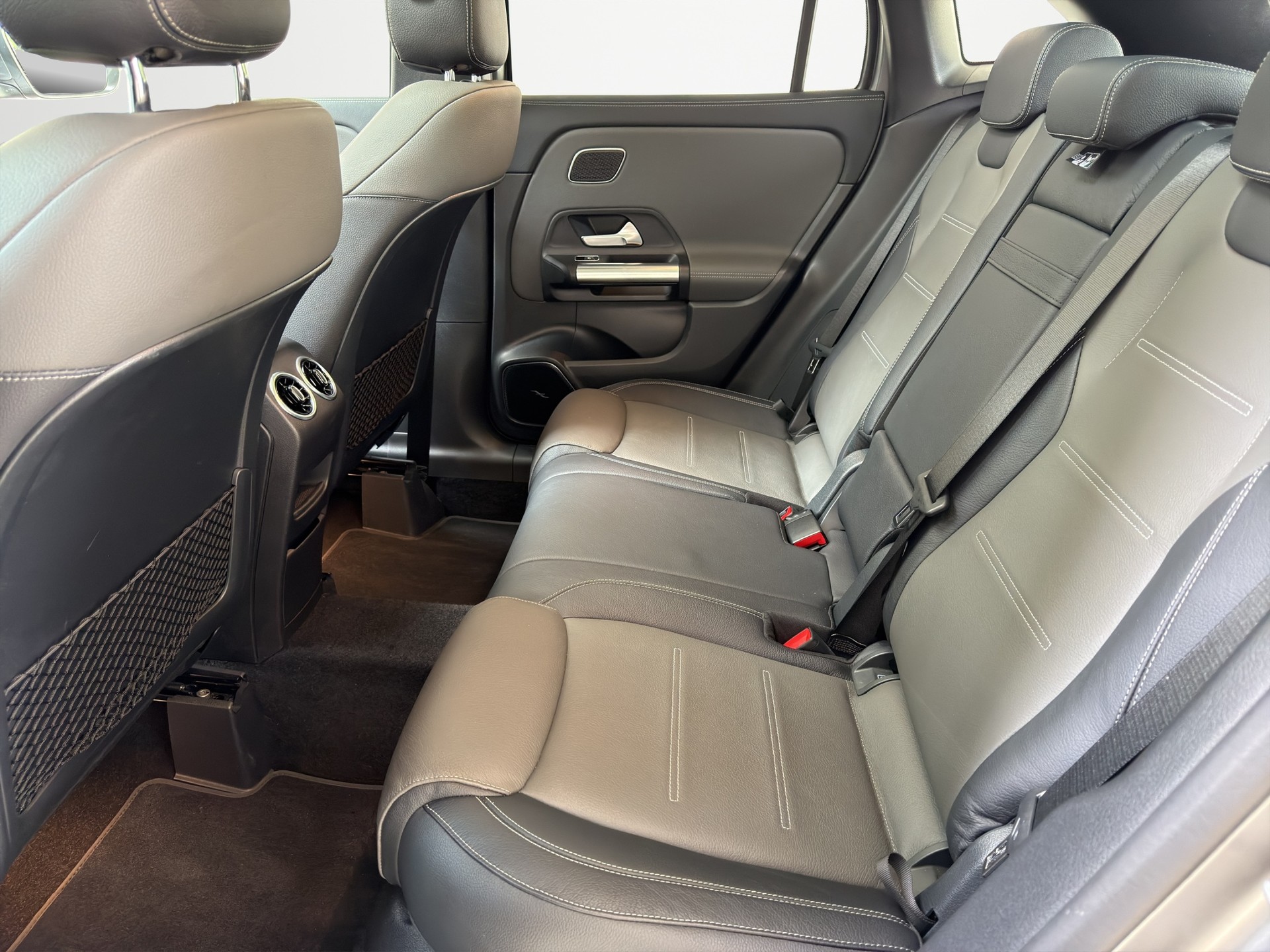 MERCEDES-BENZ GLA 35 AMG 4Matic 8G-Speedshift DCT-image-12