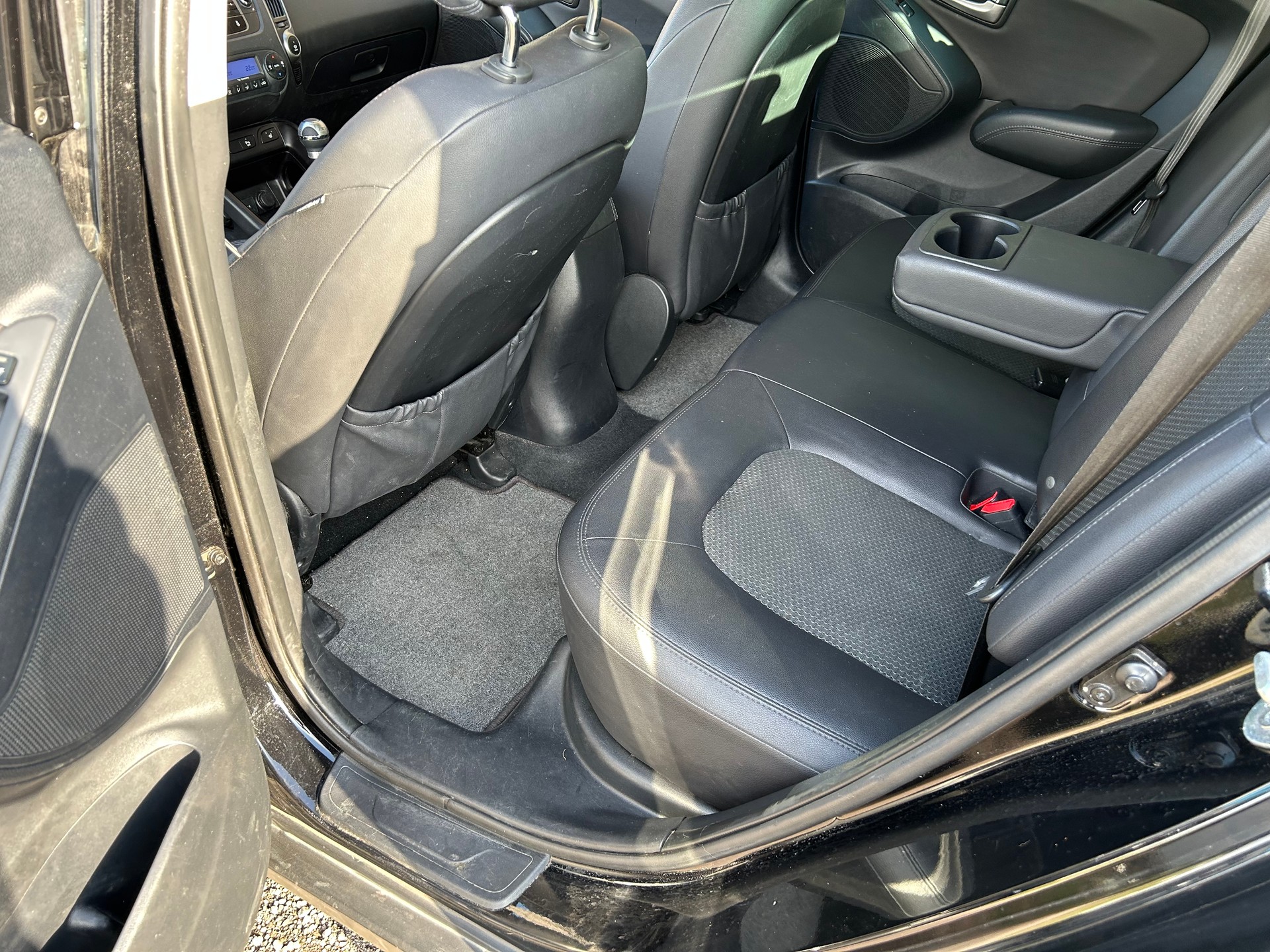 HYUNDAI iX 35 2.0 Premium 4WD-image-12