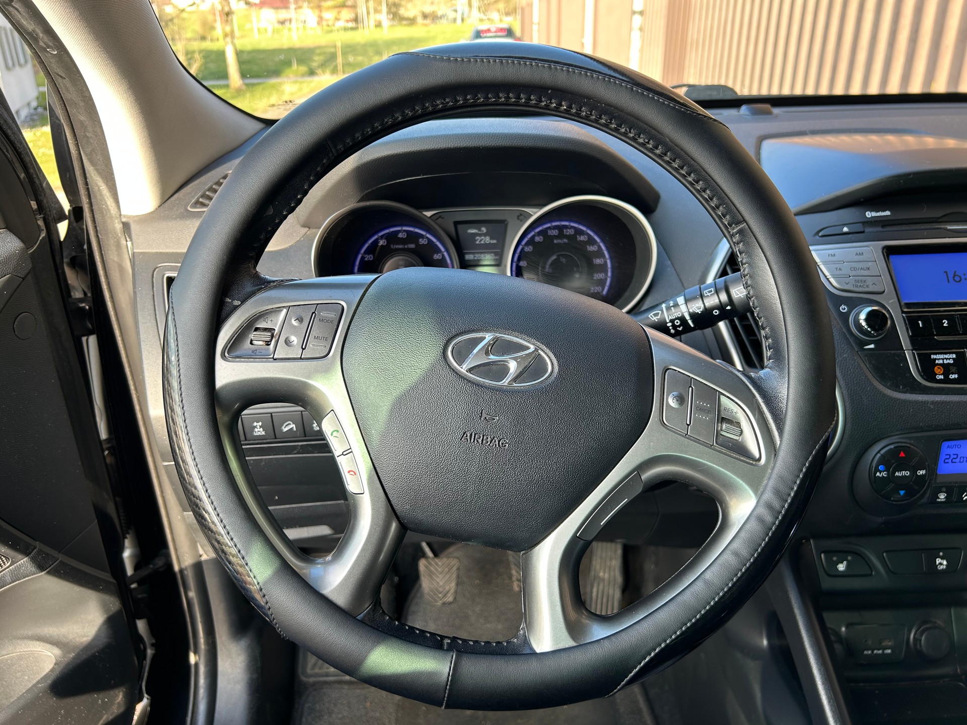 HYUNDAI iX 35 2.0 Premium 4WD-image-8