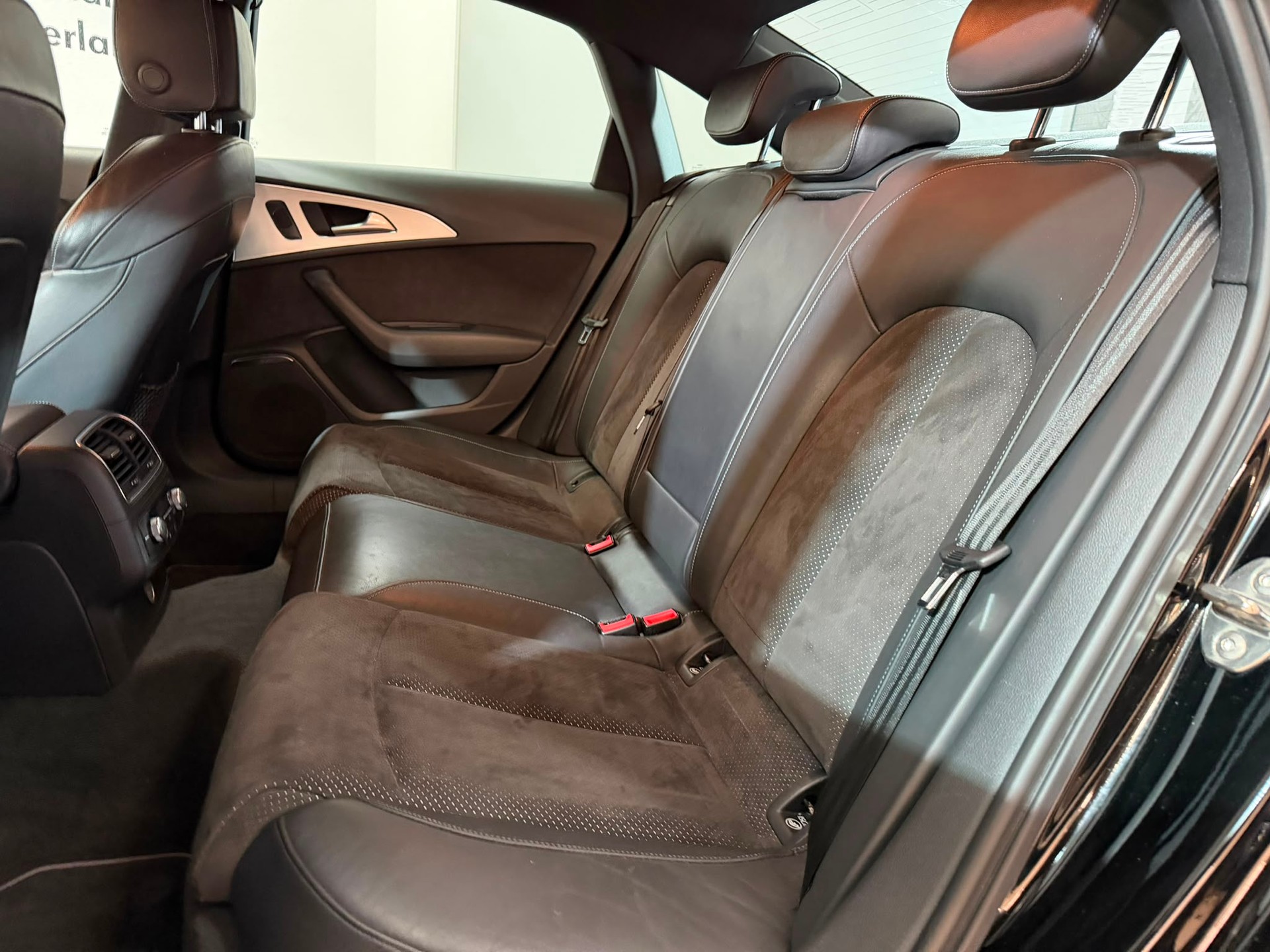 AUDI A6 Limousine 2.0 TFSI S-Line-image-9