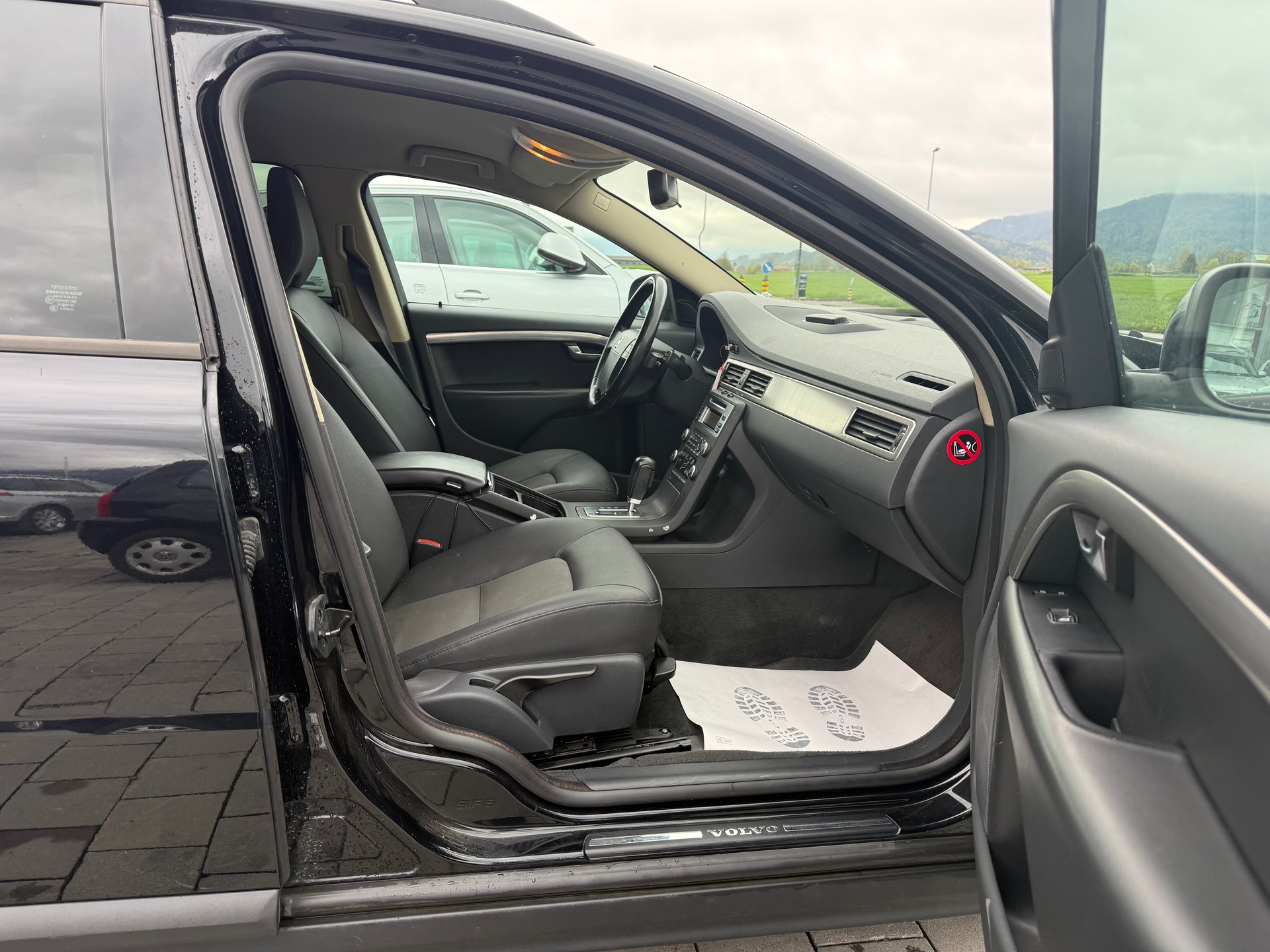 VOLVO V70 2.4D Kinetic Geartronic-image-10