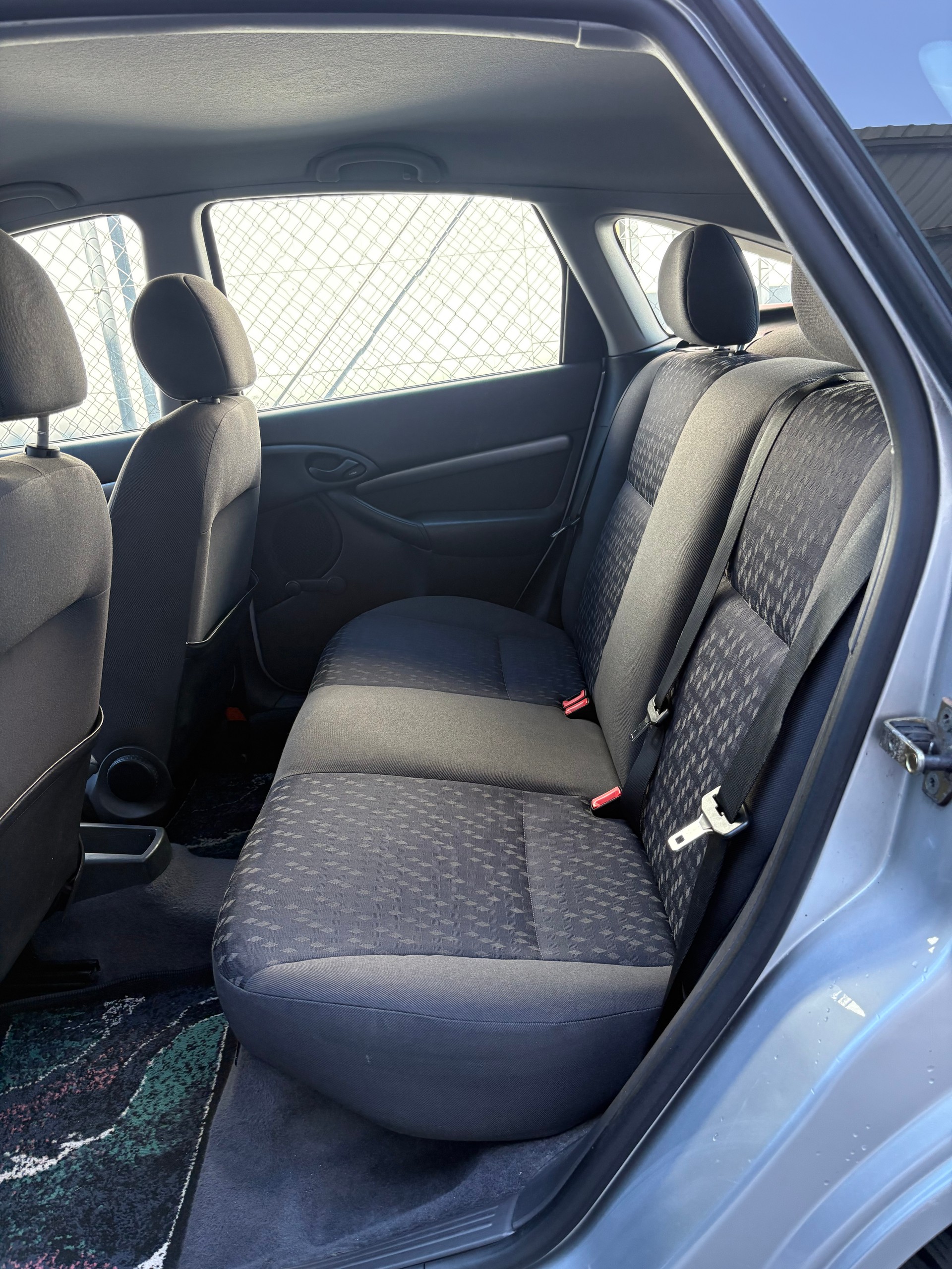 FORD Focus 1.6i 16V Ghia-image-9