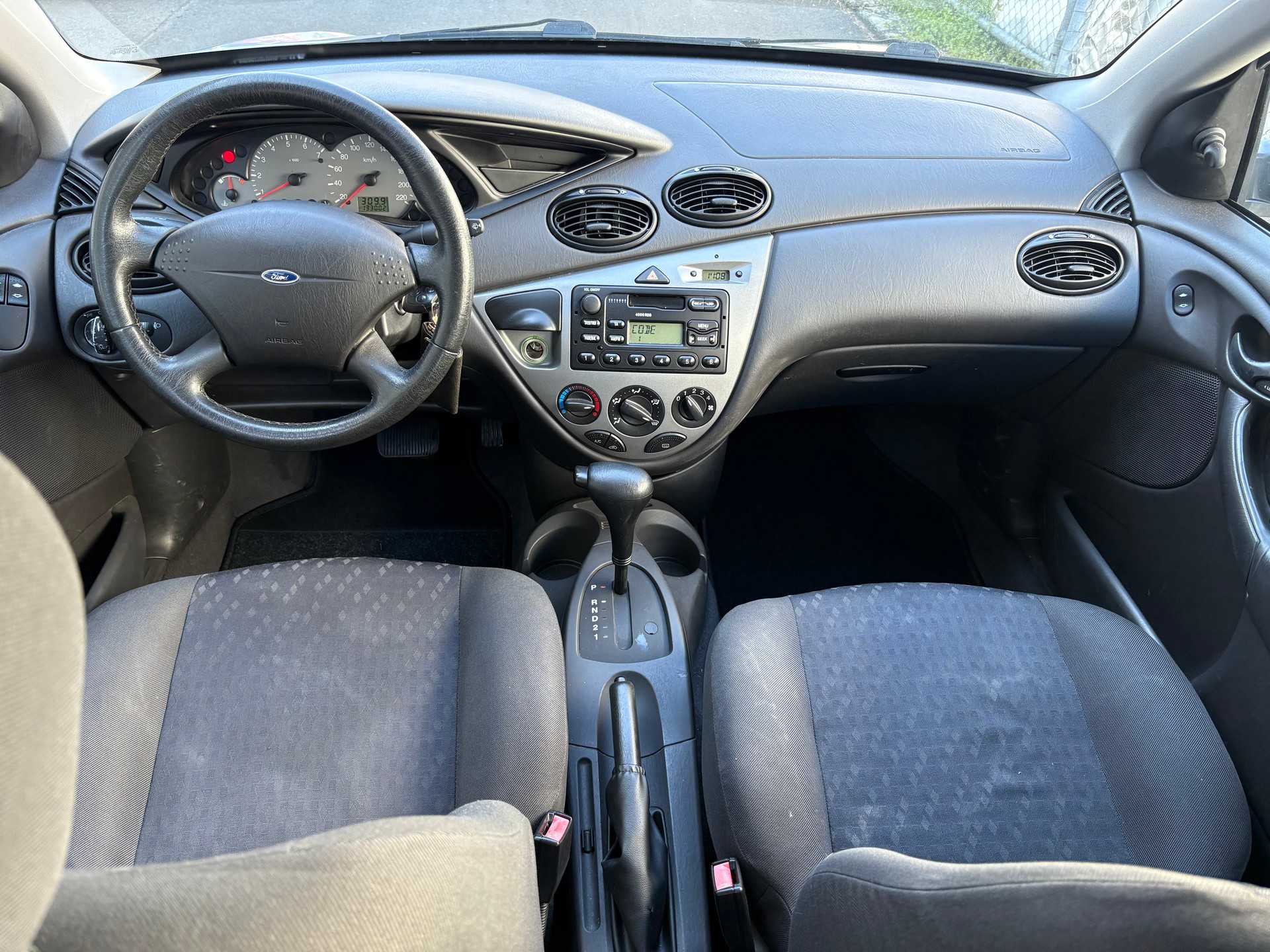 FORD Focus 1.6i 16V Ghia-image-13