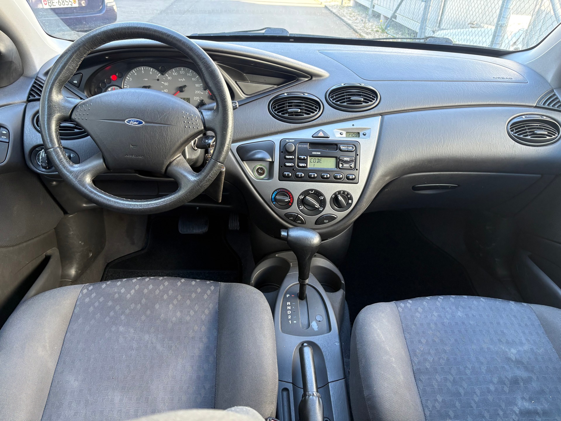 FORD Focus 1.6i 16V Ghia-image-11