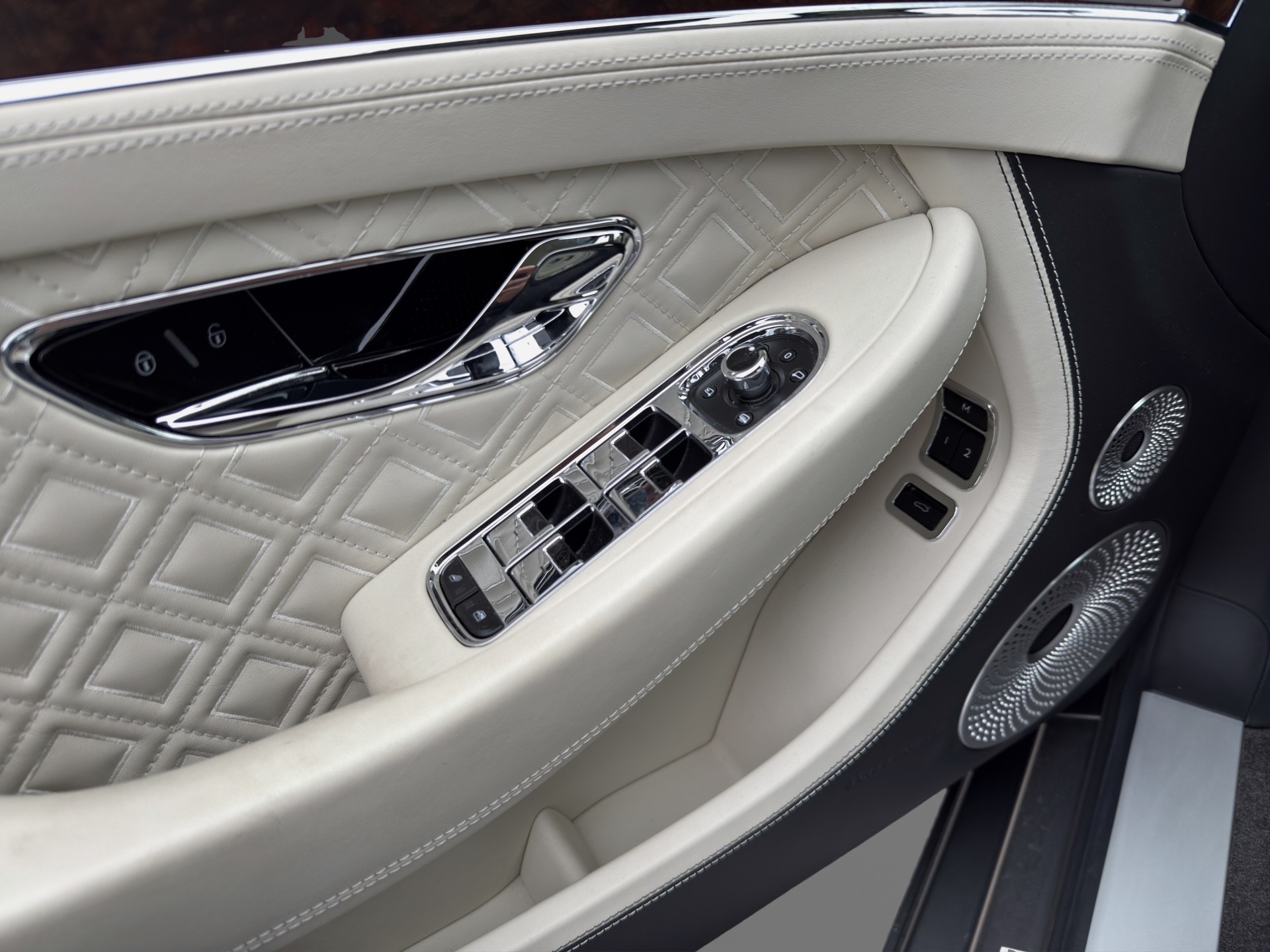 BENTLEY Continental GT 6.0 W12-image-16