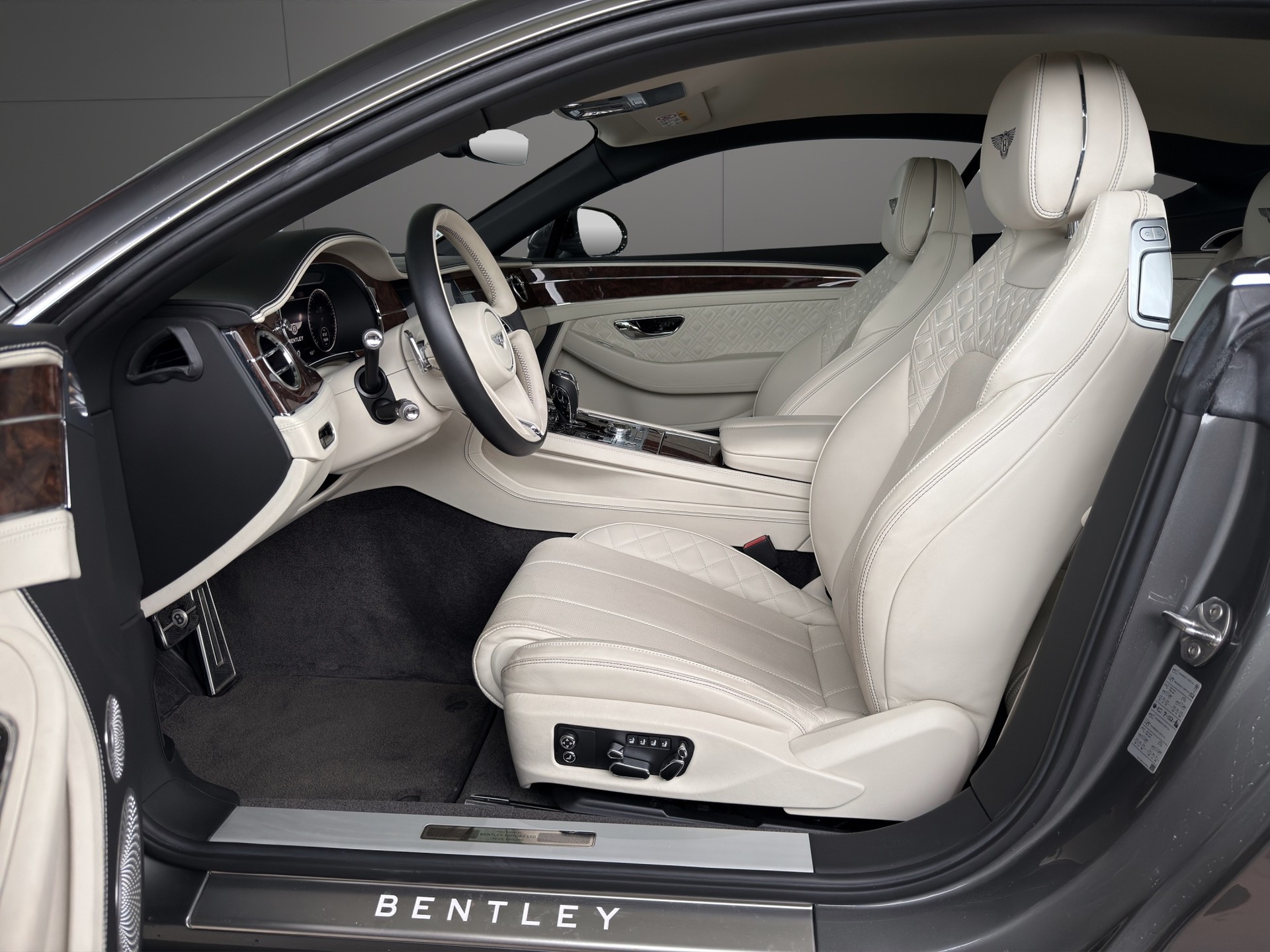 BENTLEY Continental GT 6.0 W12-image-4