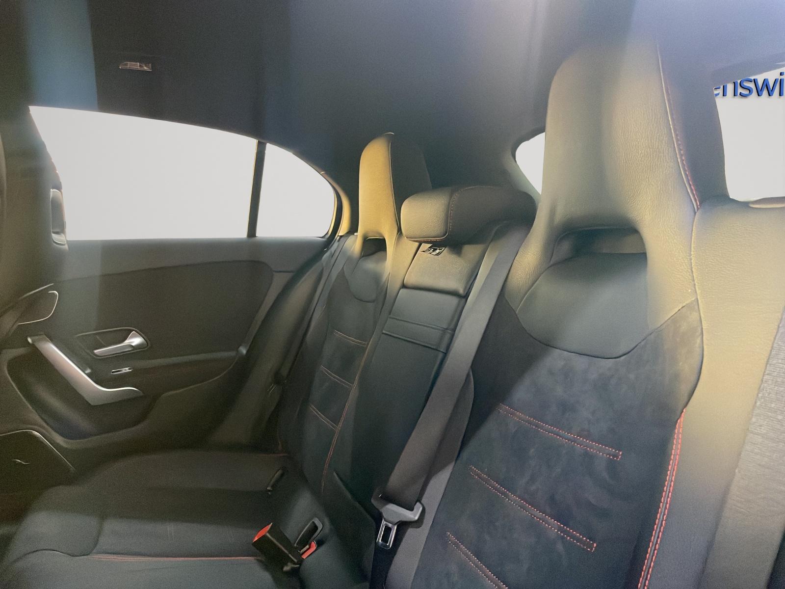 MERCEDES-BENZ A 220 4MATIC AMG Line-image-7